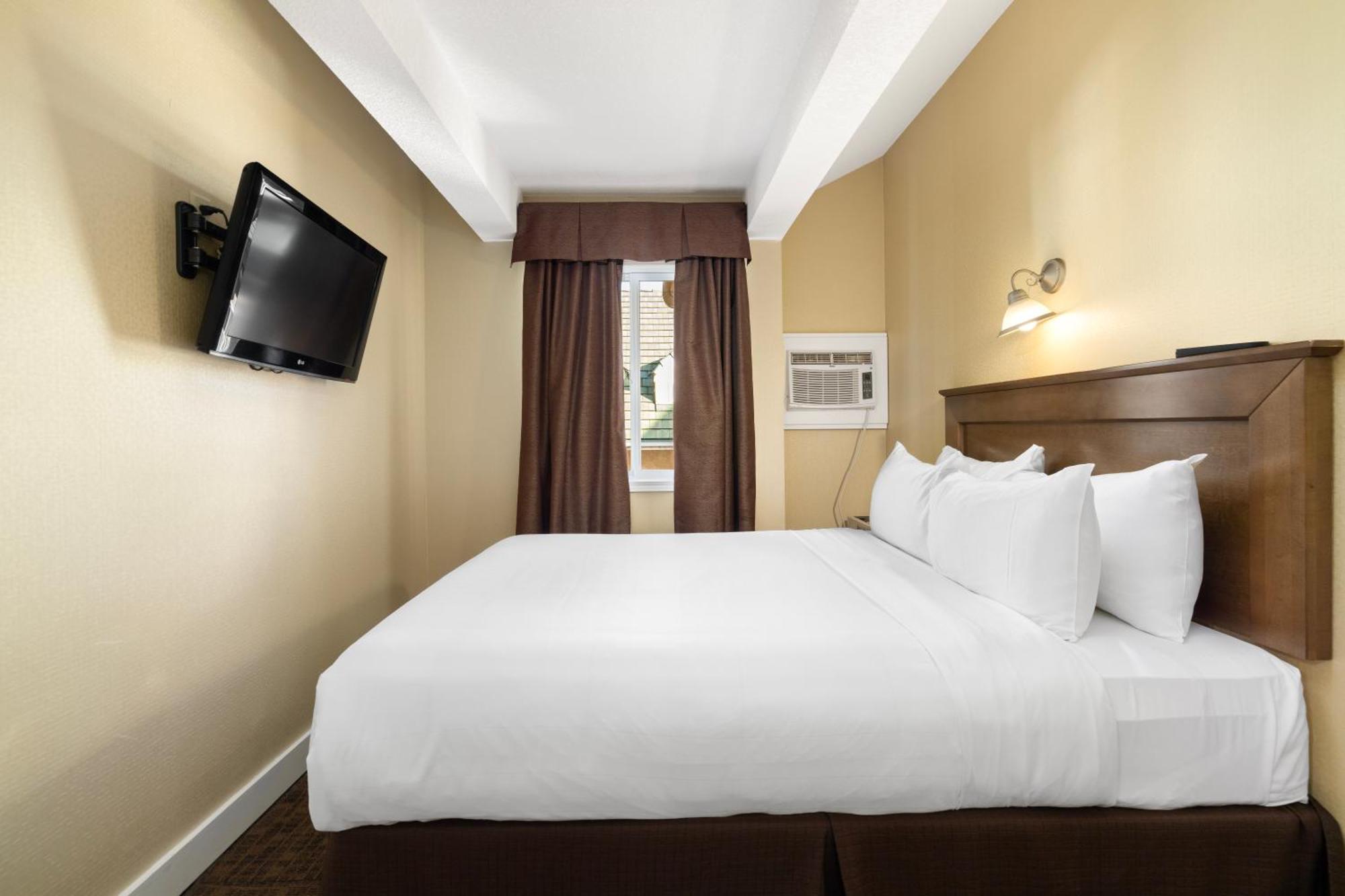Superior 2 Bedroom Suite 2 Queen