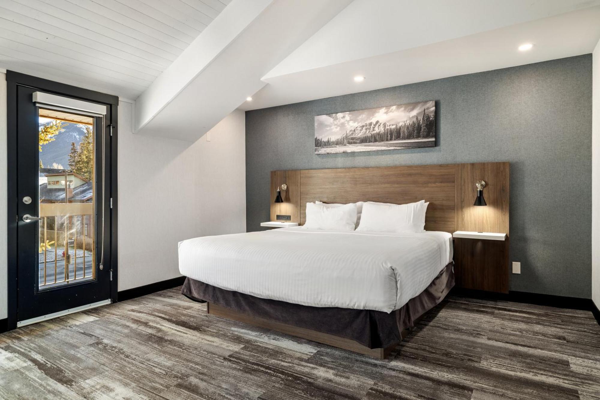 Superior King Suite Jetted Tub