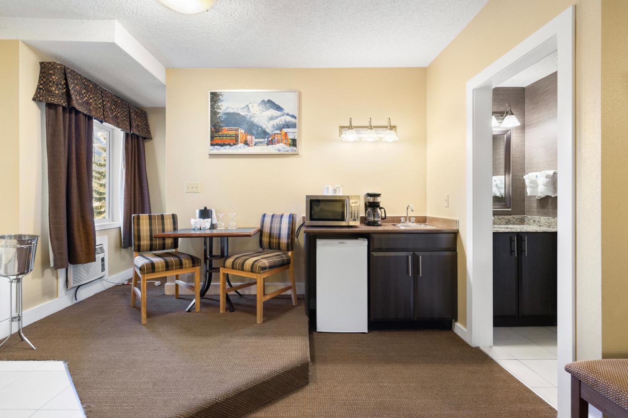 Superior King Suite Jetted Tub