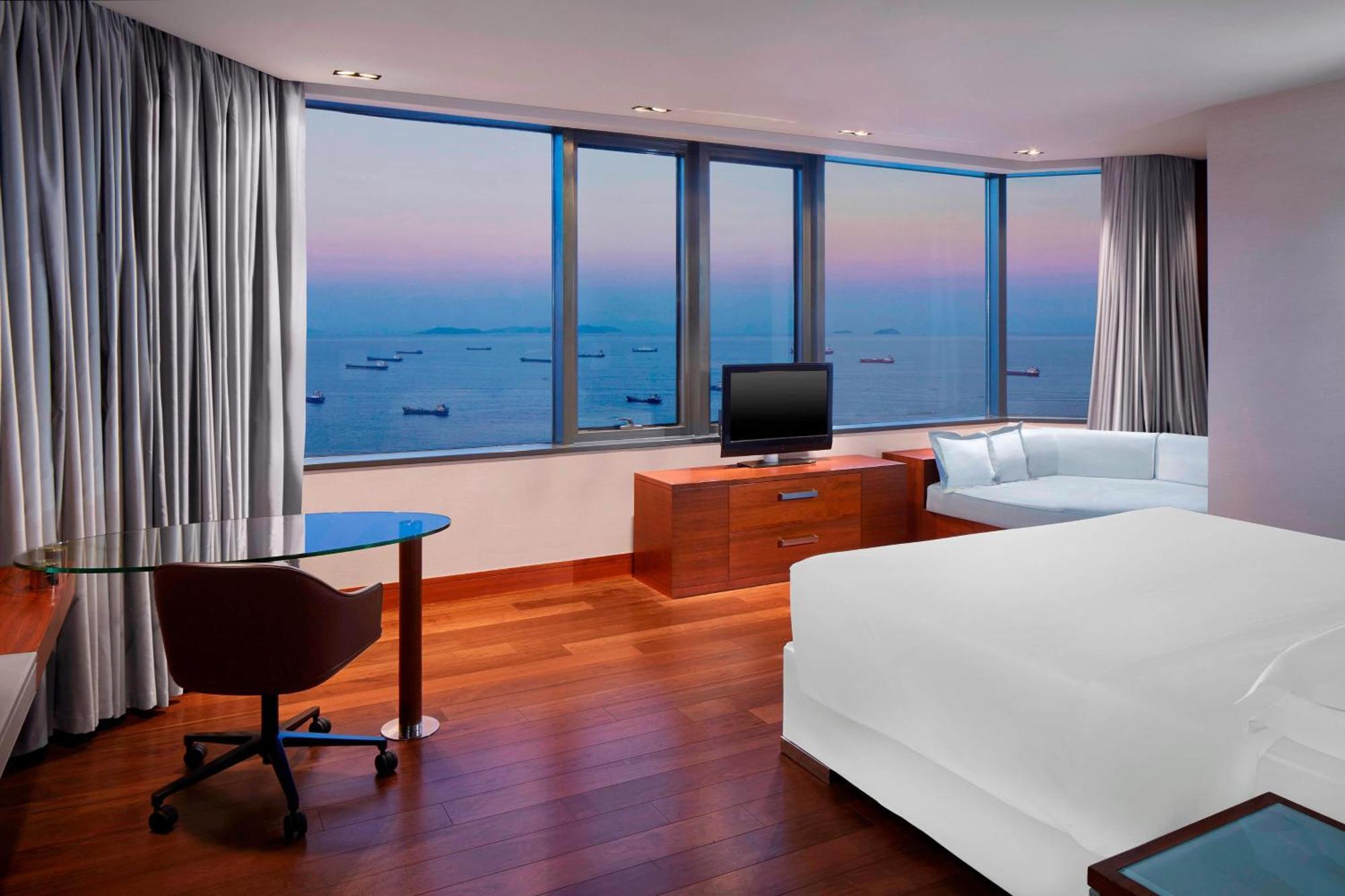 Club Room Club Lounge Access Sea View