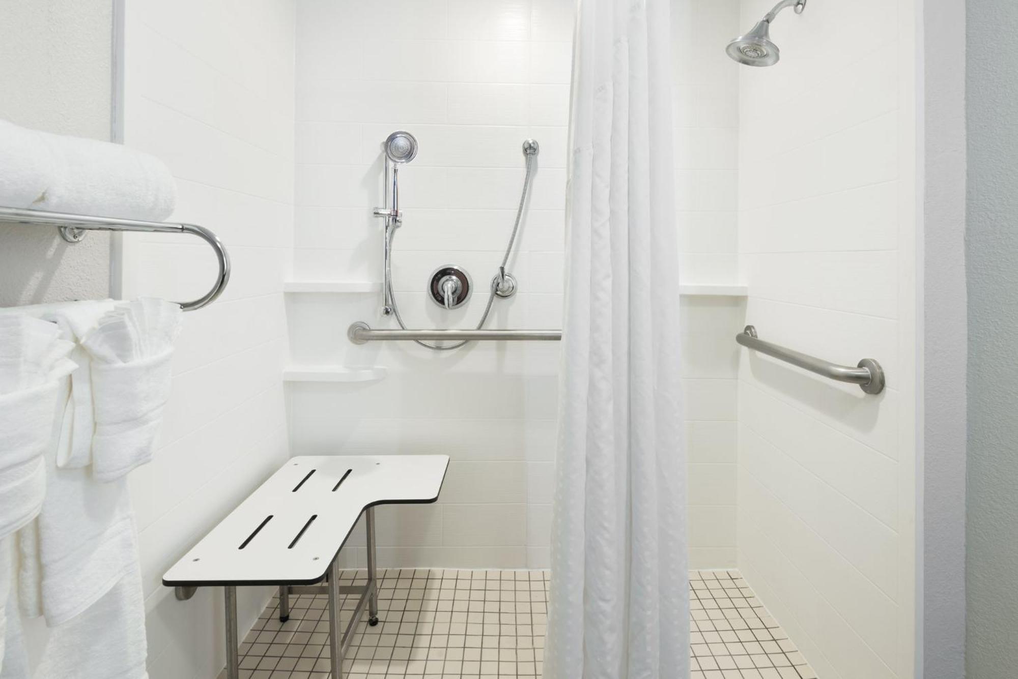 Queen Room Hearing Accessible Roll Shower or Non-Smoking