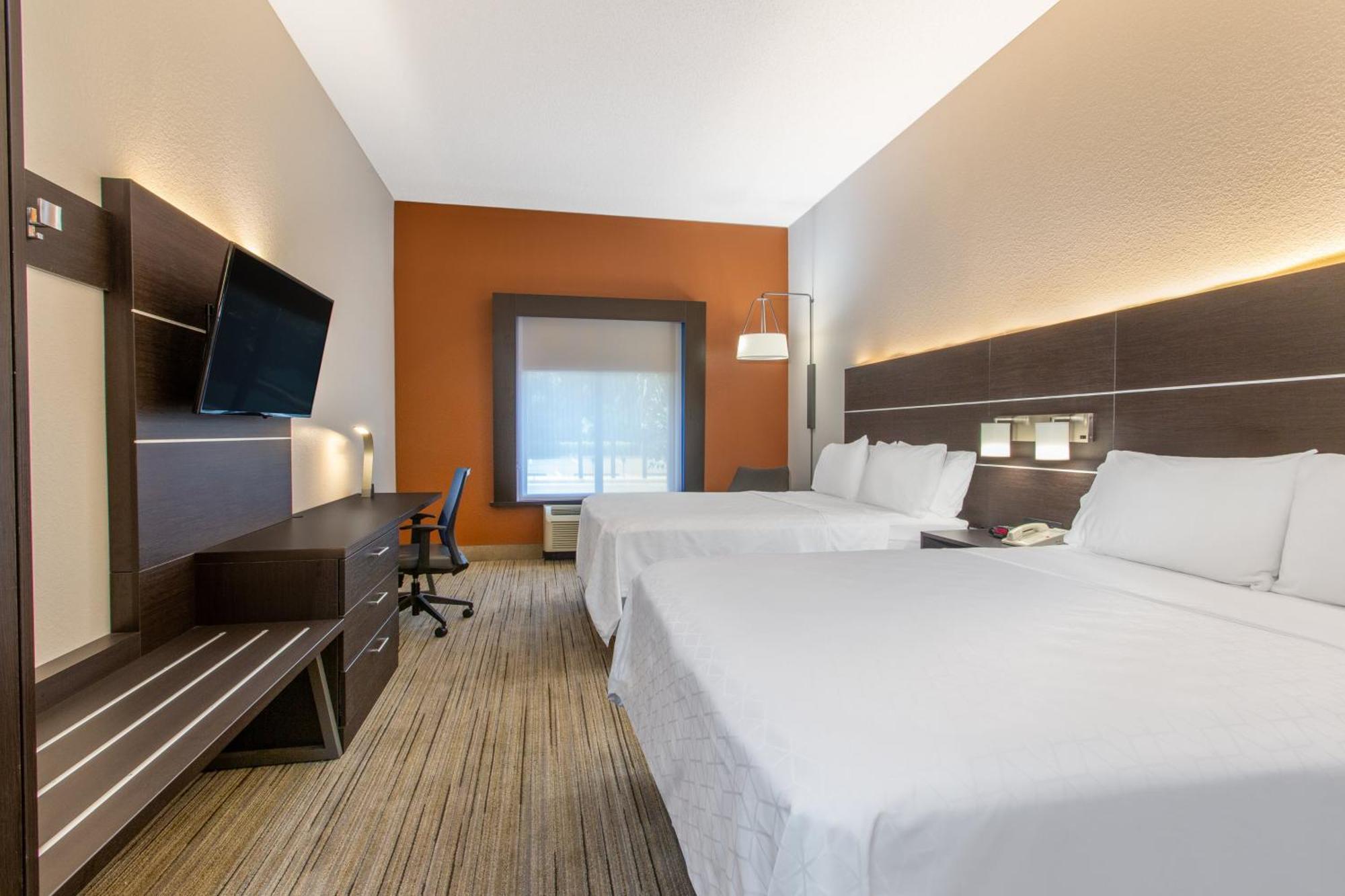 Standard Queen Room Two Queen Beds
