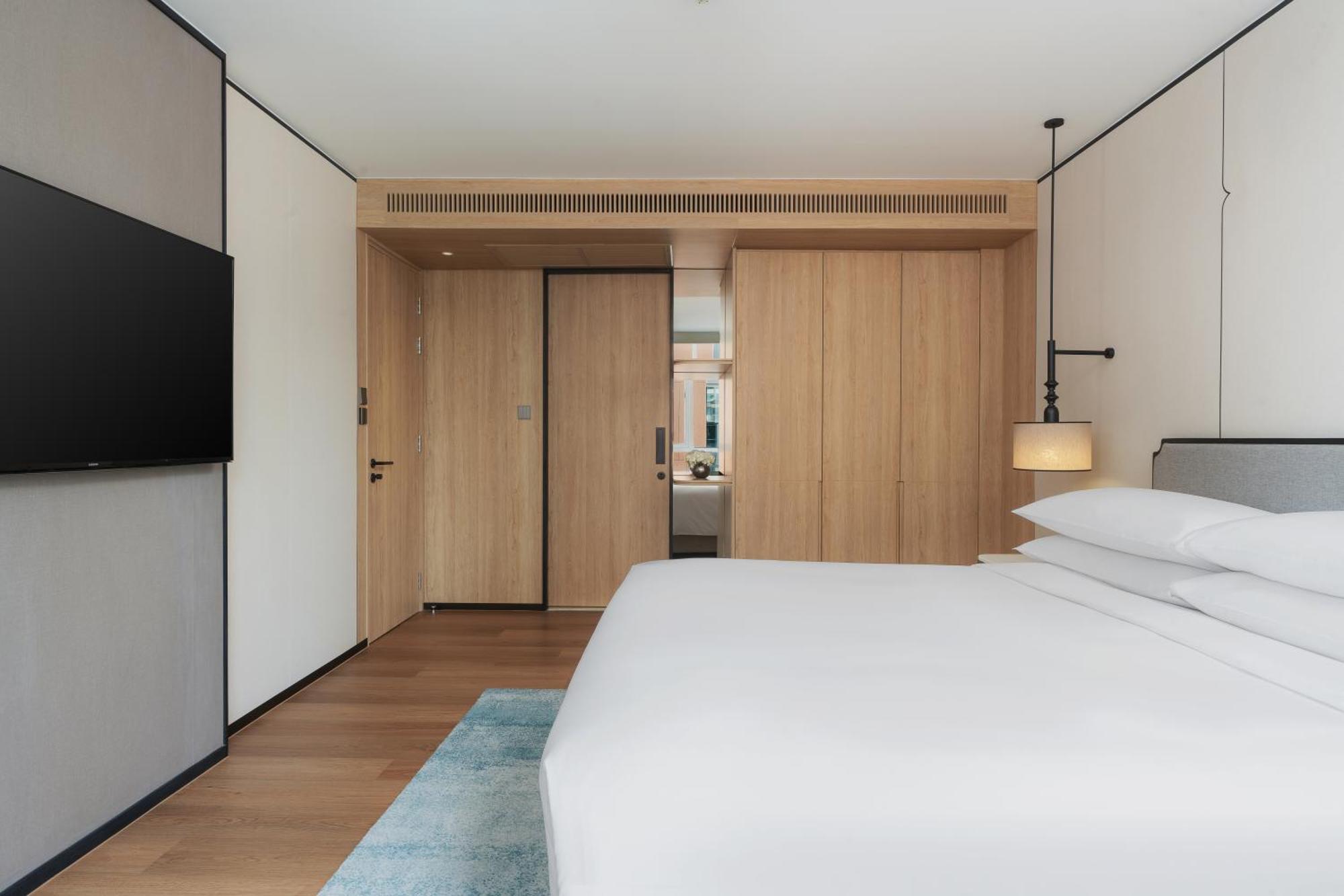 One-Bedroom King Suite City View