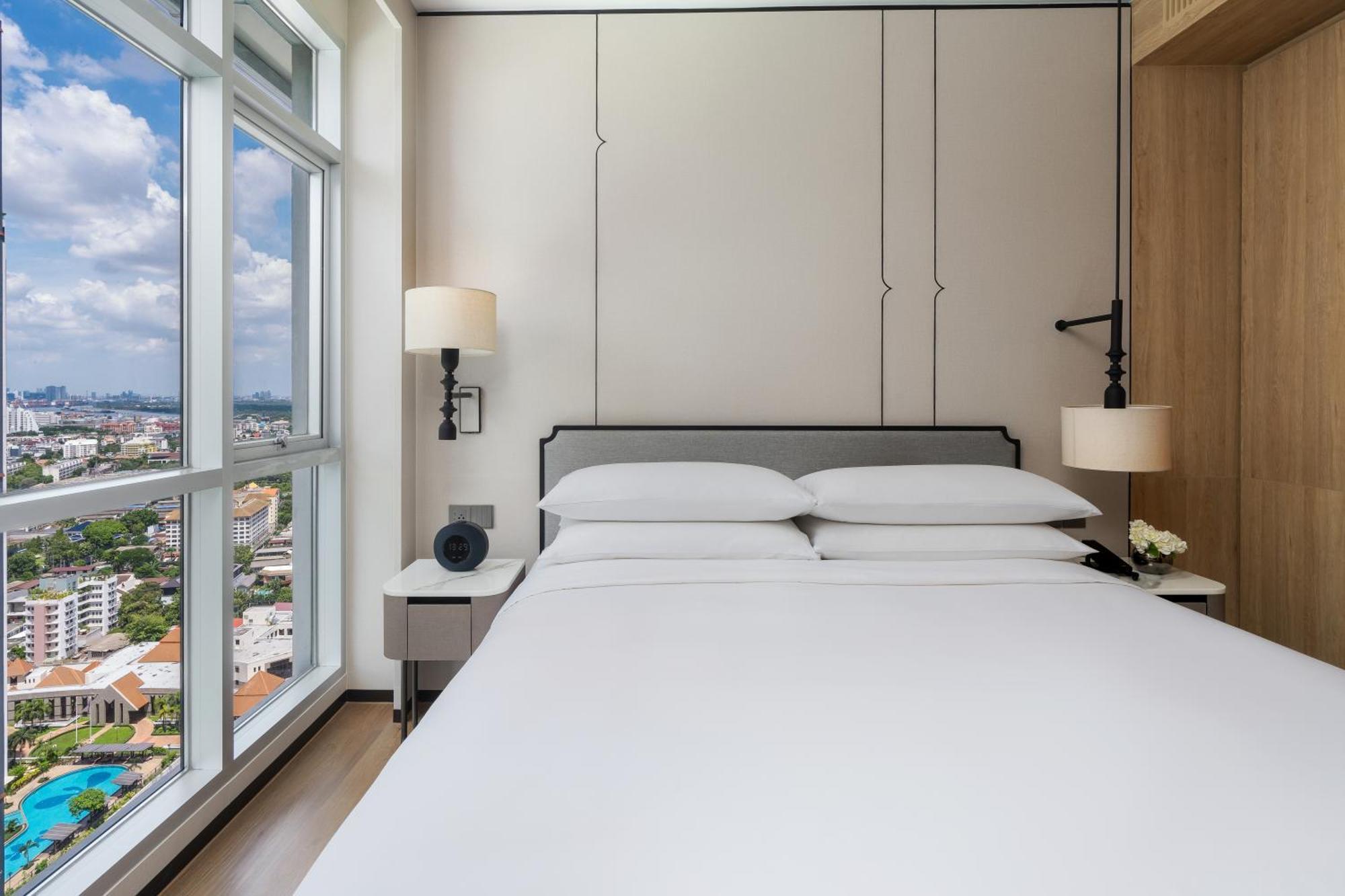 Three-Bedroom Suite City View