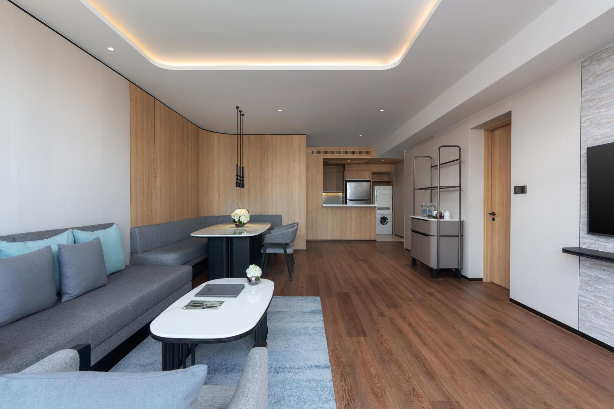 Three-Bedroom Executive Suite City View