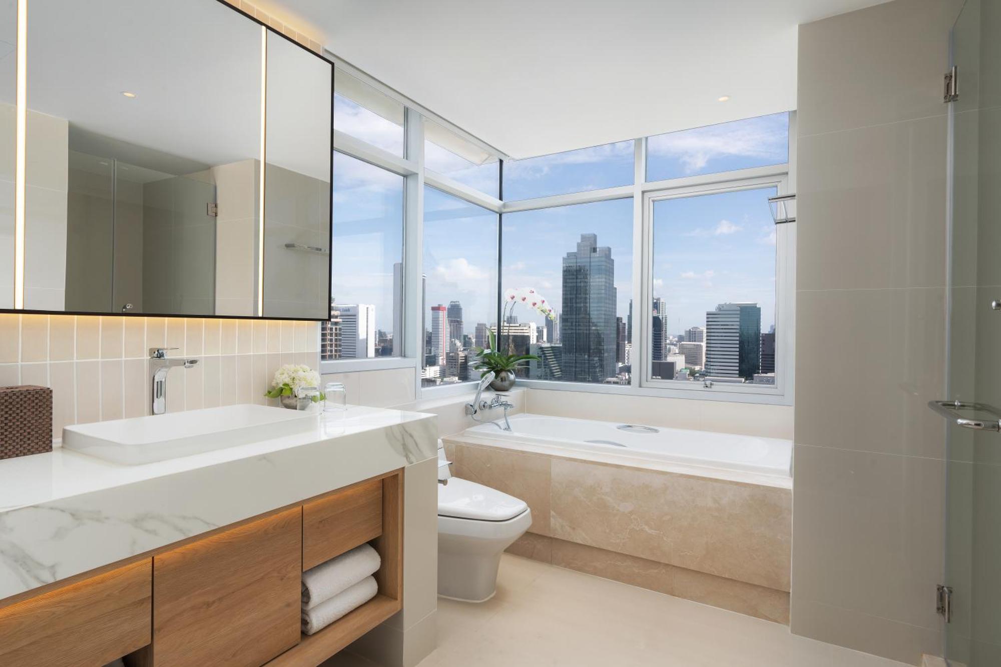Three-Bedroom Executive Suite City View