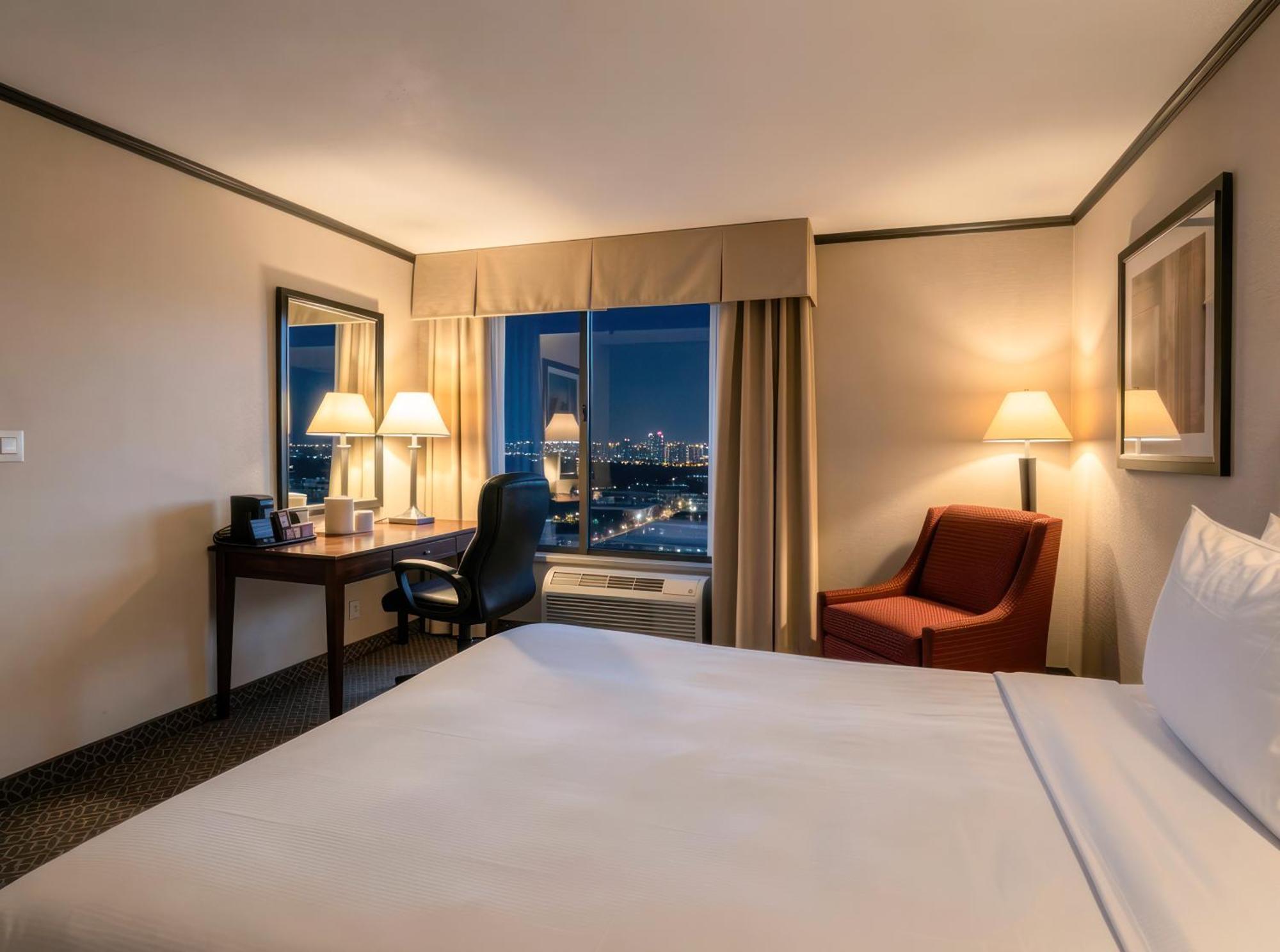 1 King Bed Hearing Accessible