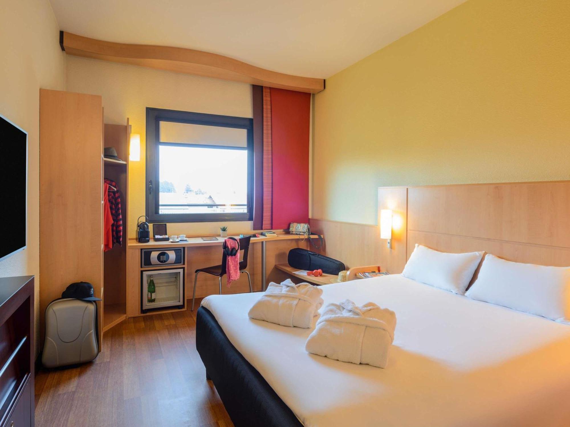 Standard Room 2 Single Beds