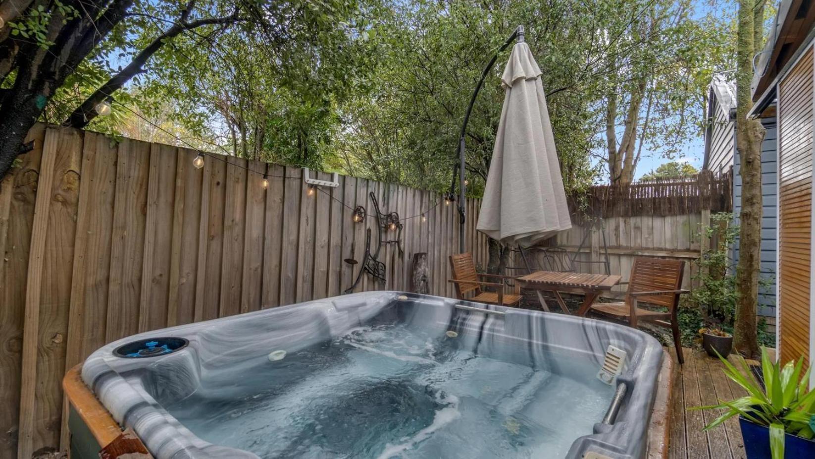 Studio Spa Bath