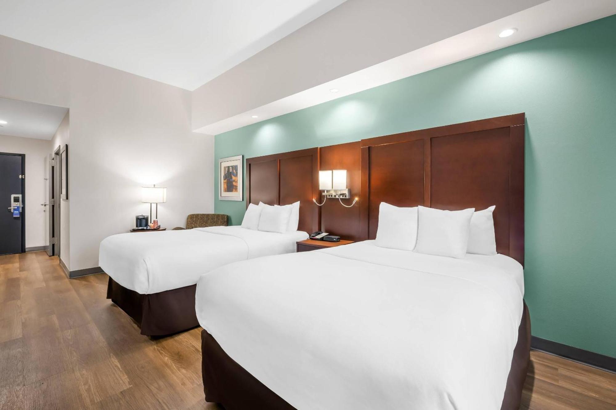 Suite Two Double Beds Accessible or Non-Smoking