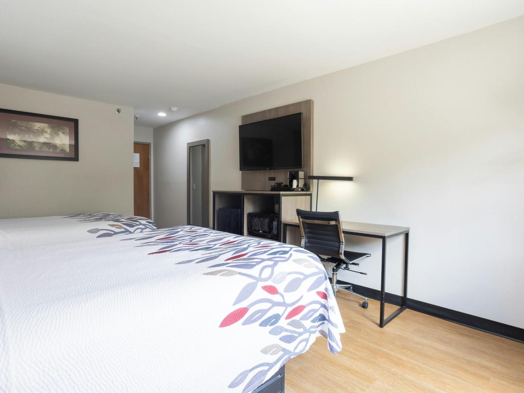 Deluxe Room Two Double Beds Smoke