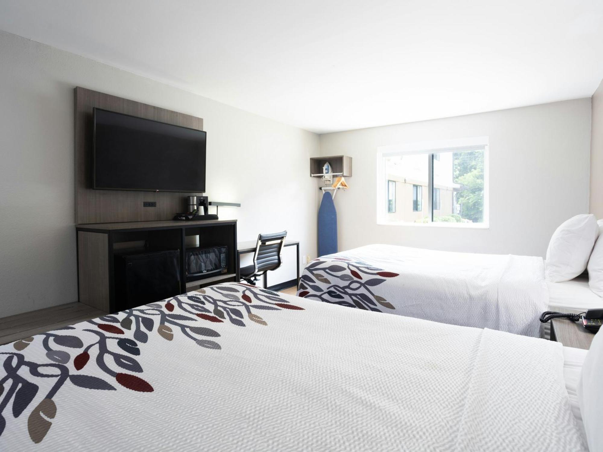 Deluxe Room Two Double Beds Smoke