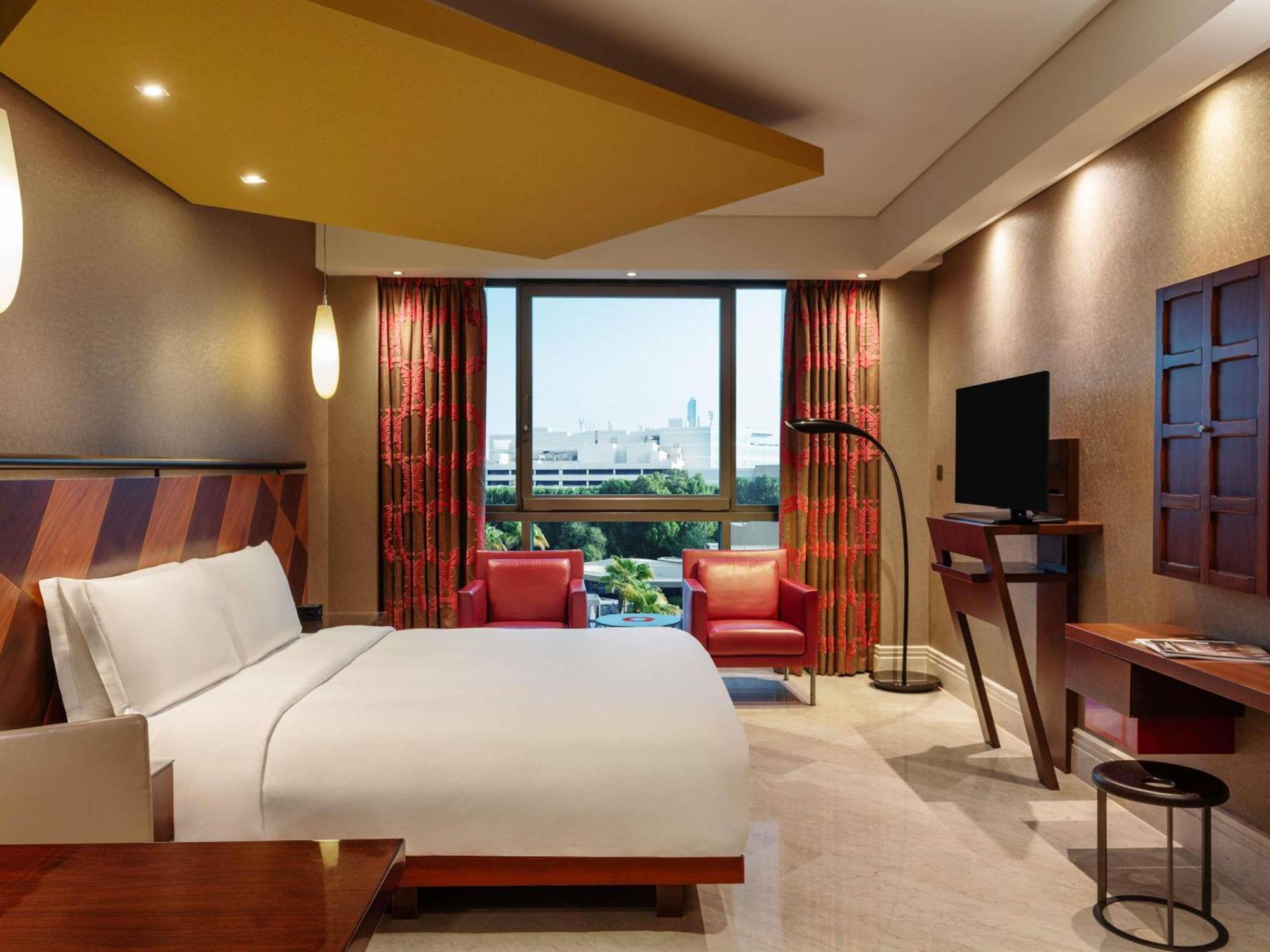 Superior King Room Garden View