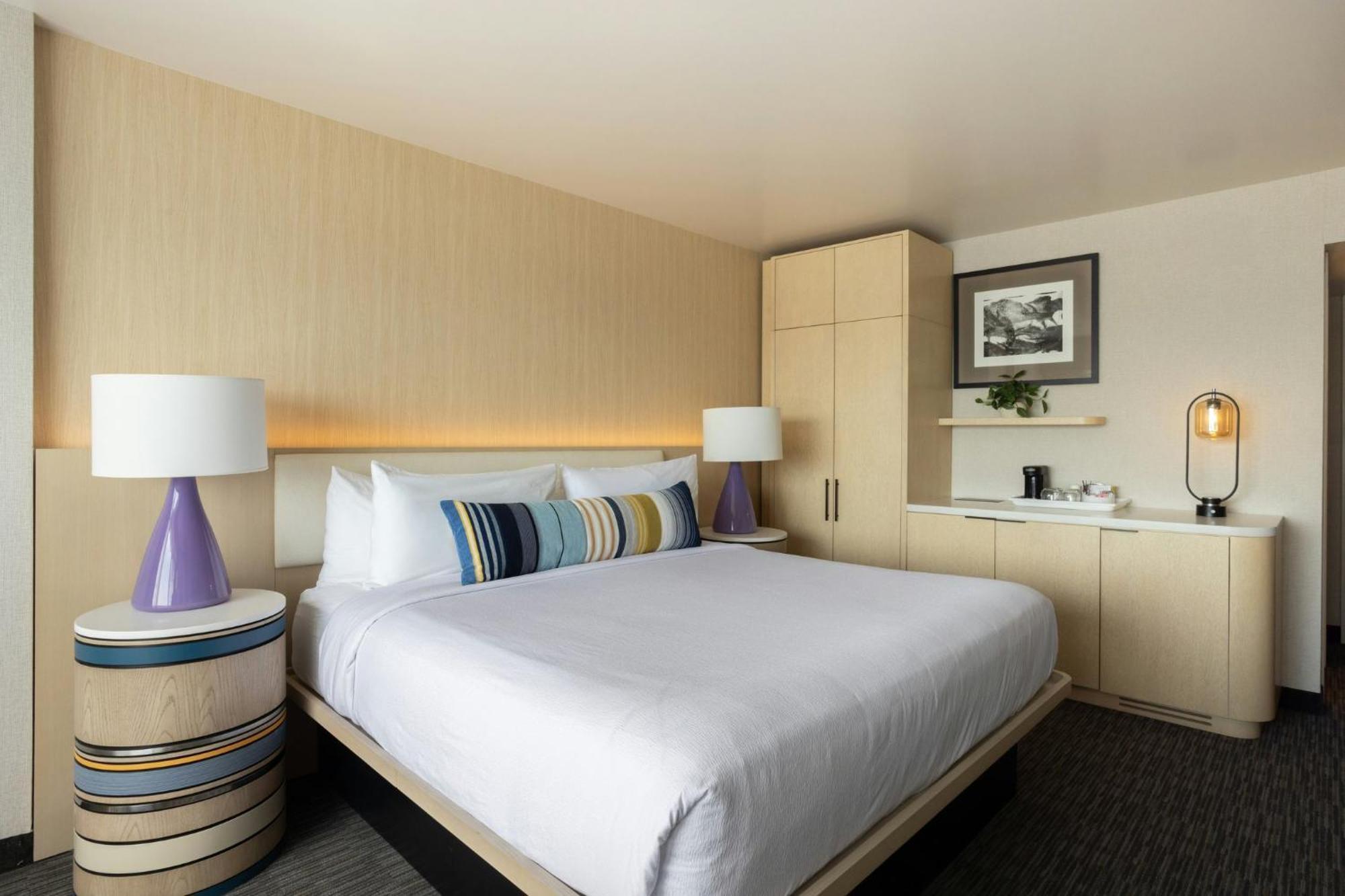 Club King Room