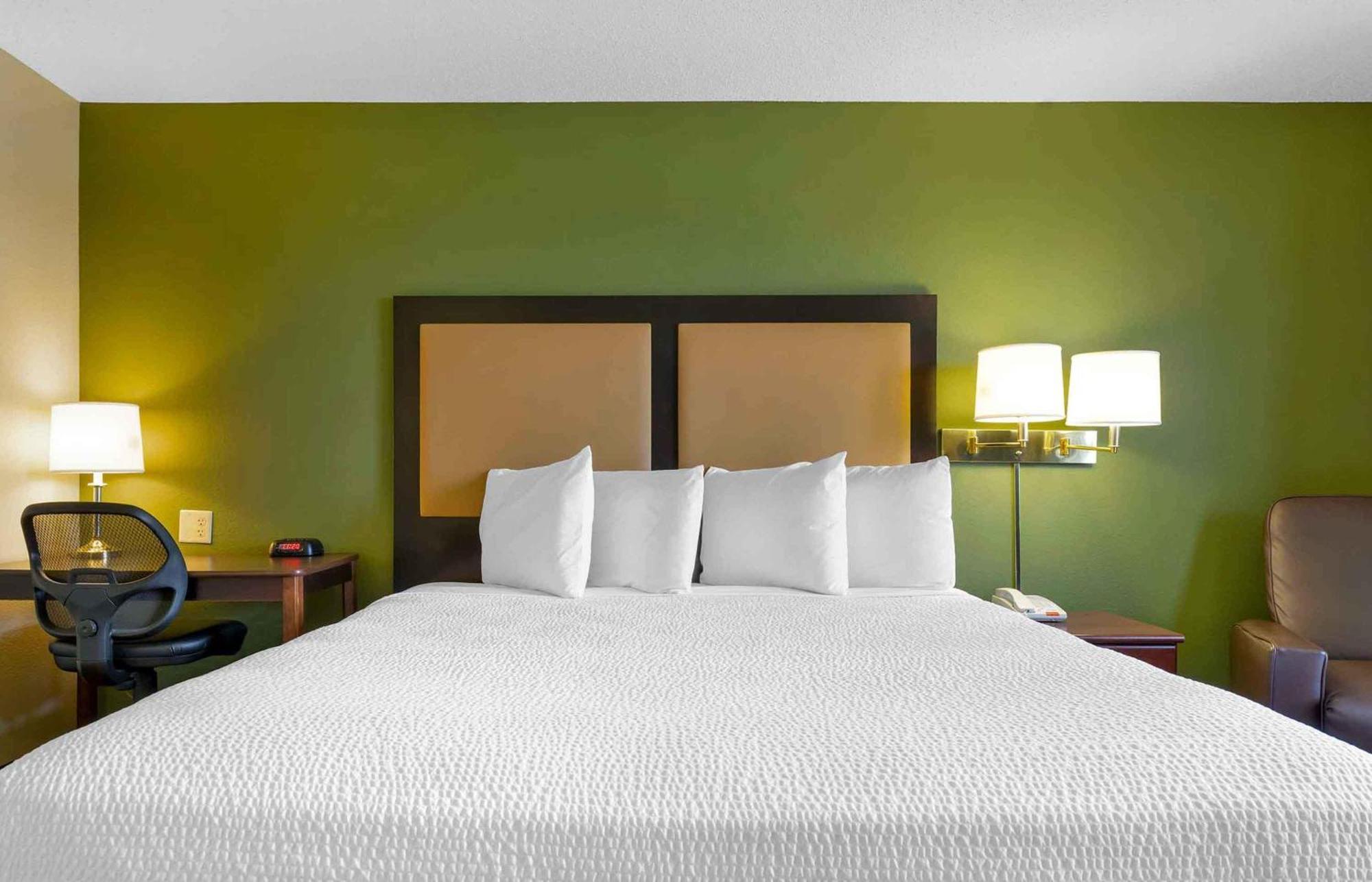 Studio 1 King Bed Non-Smoking
