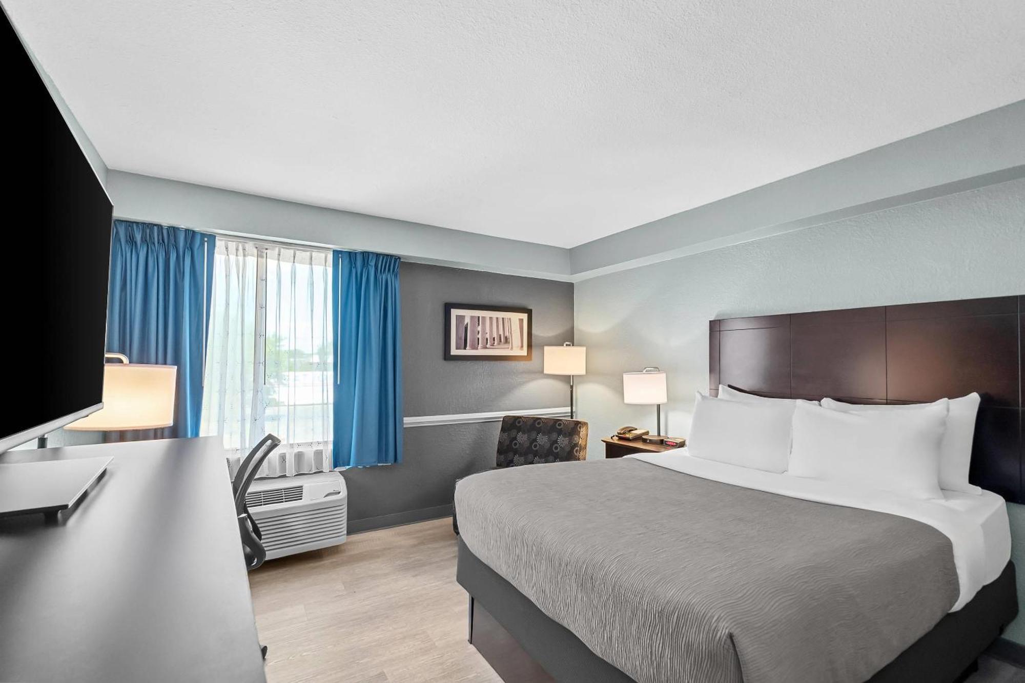 Queen Room Non-Smoking or Pet Friendly