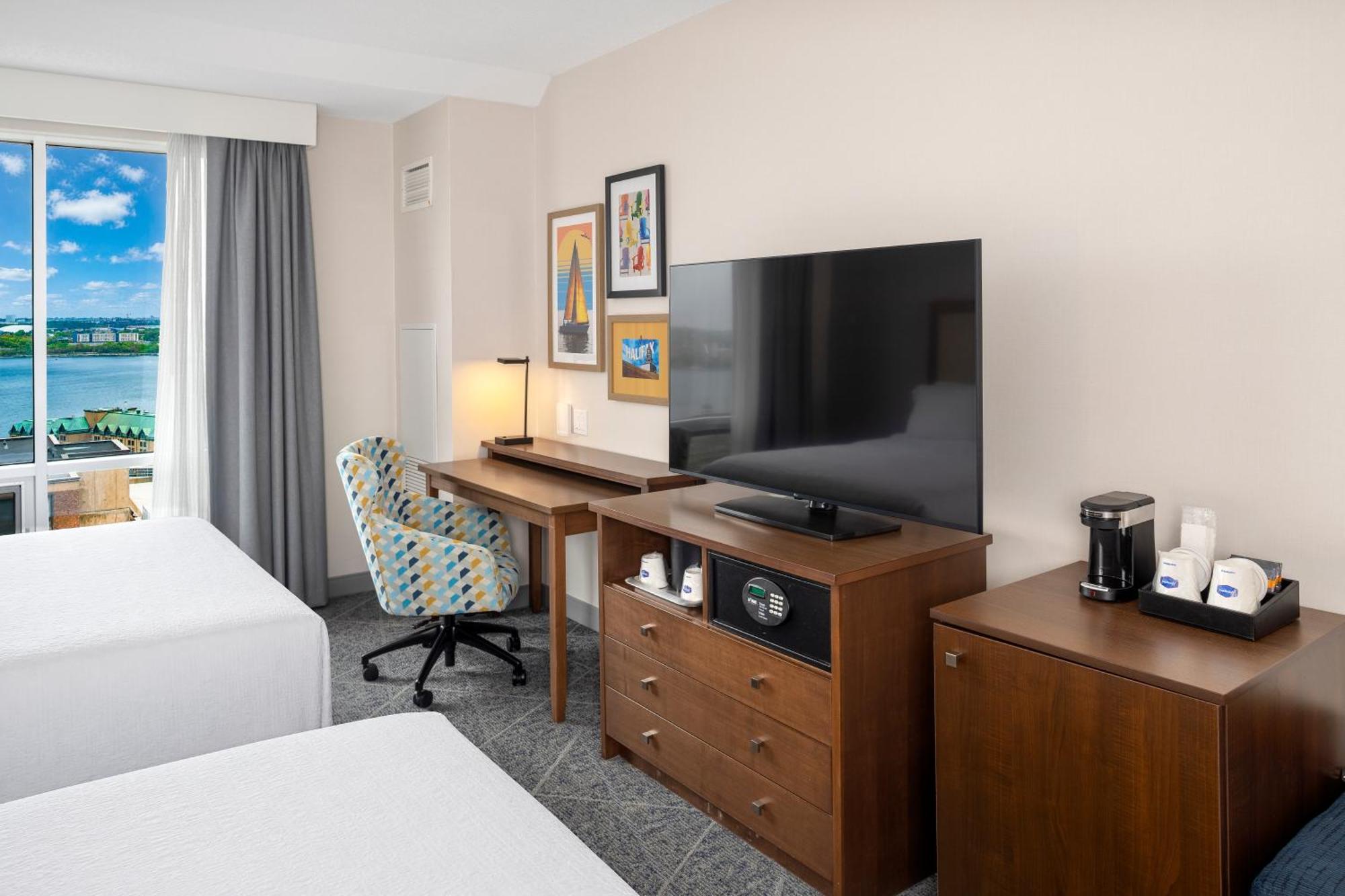 Queen Room Two Queen Beds Sea View
