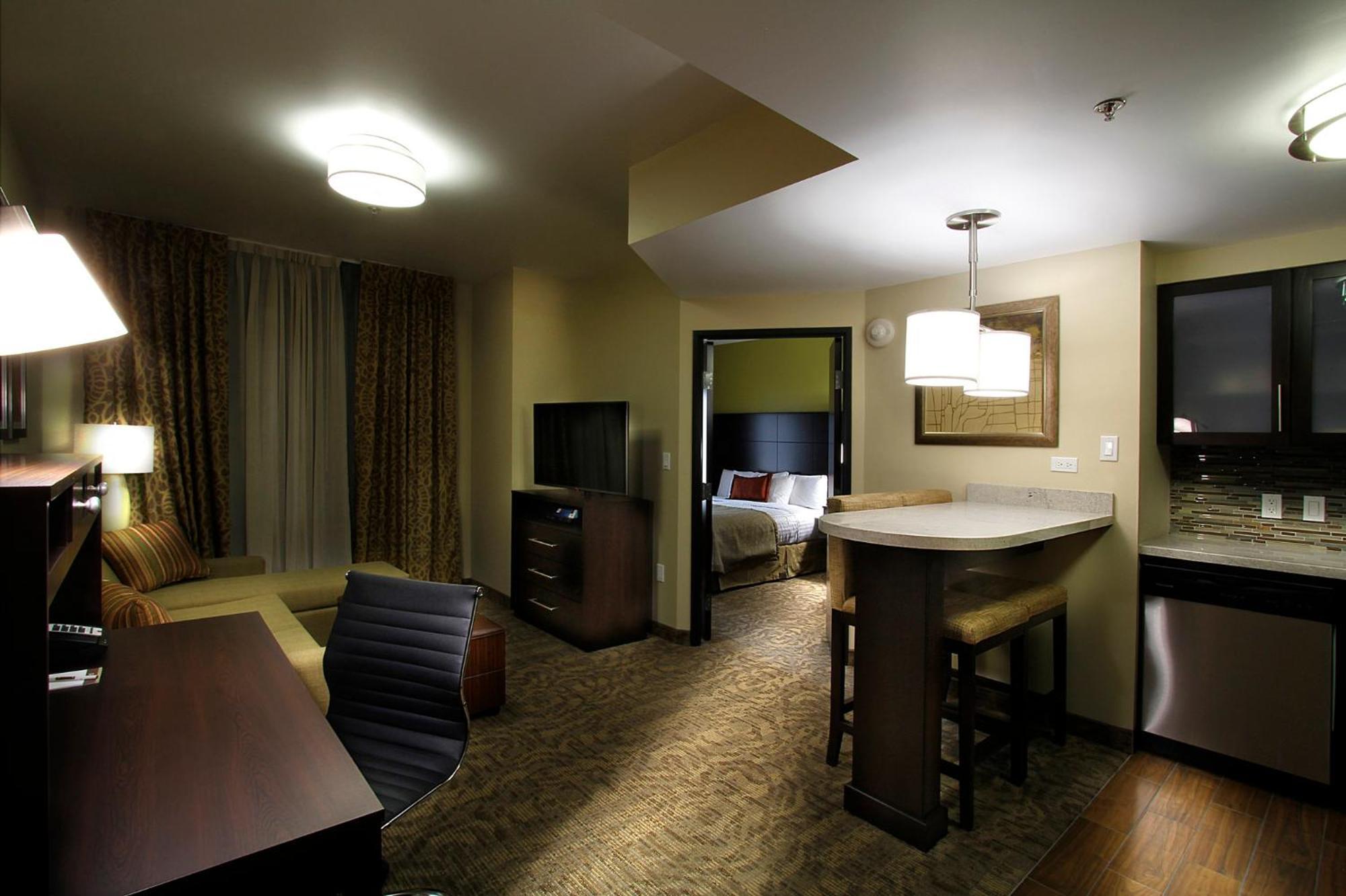 One-Bedroom King Suite
