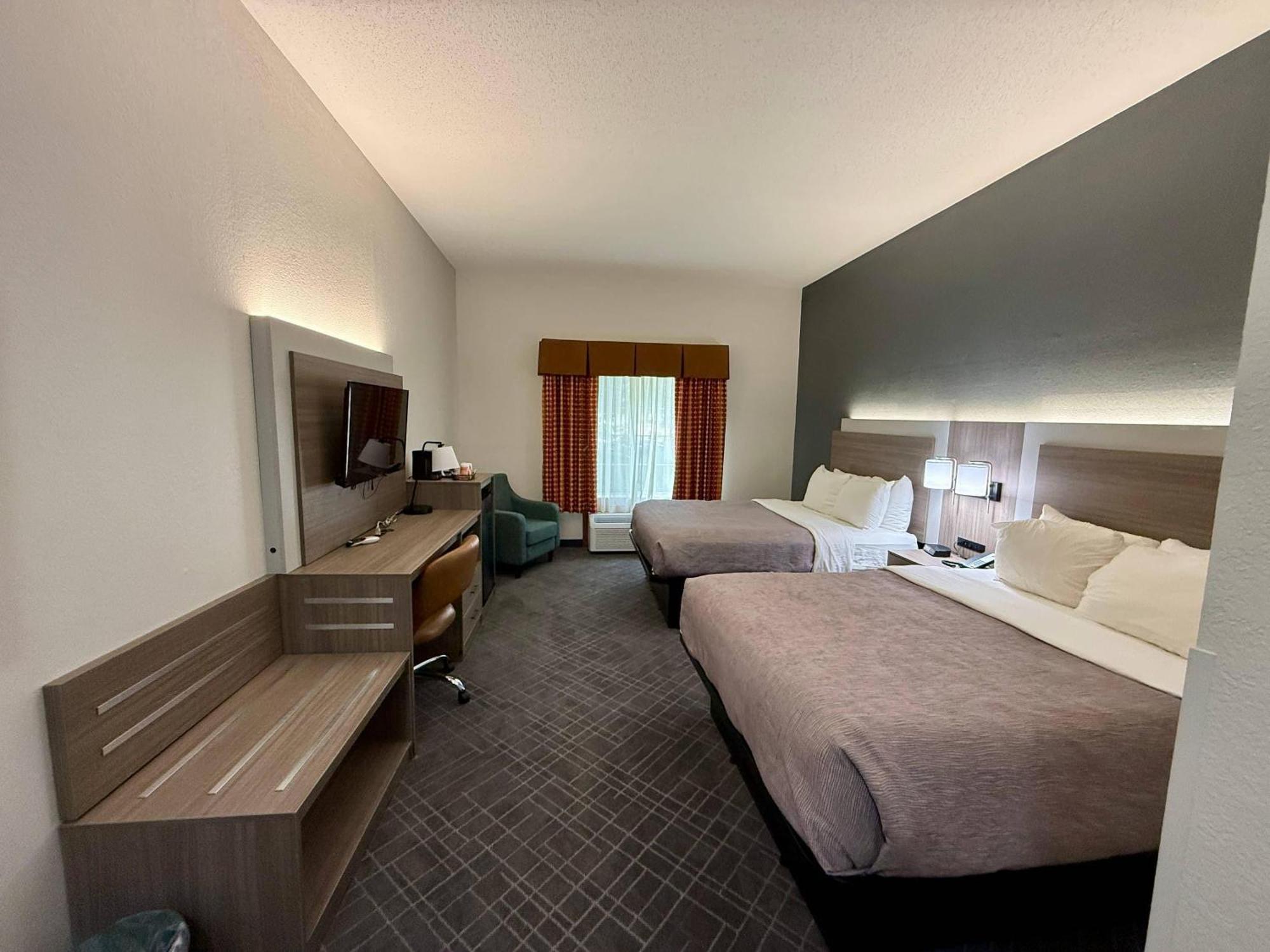 Queen Room Two Queen Beds Non-Smoking