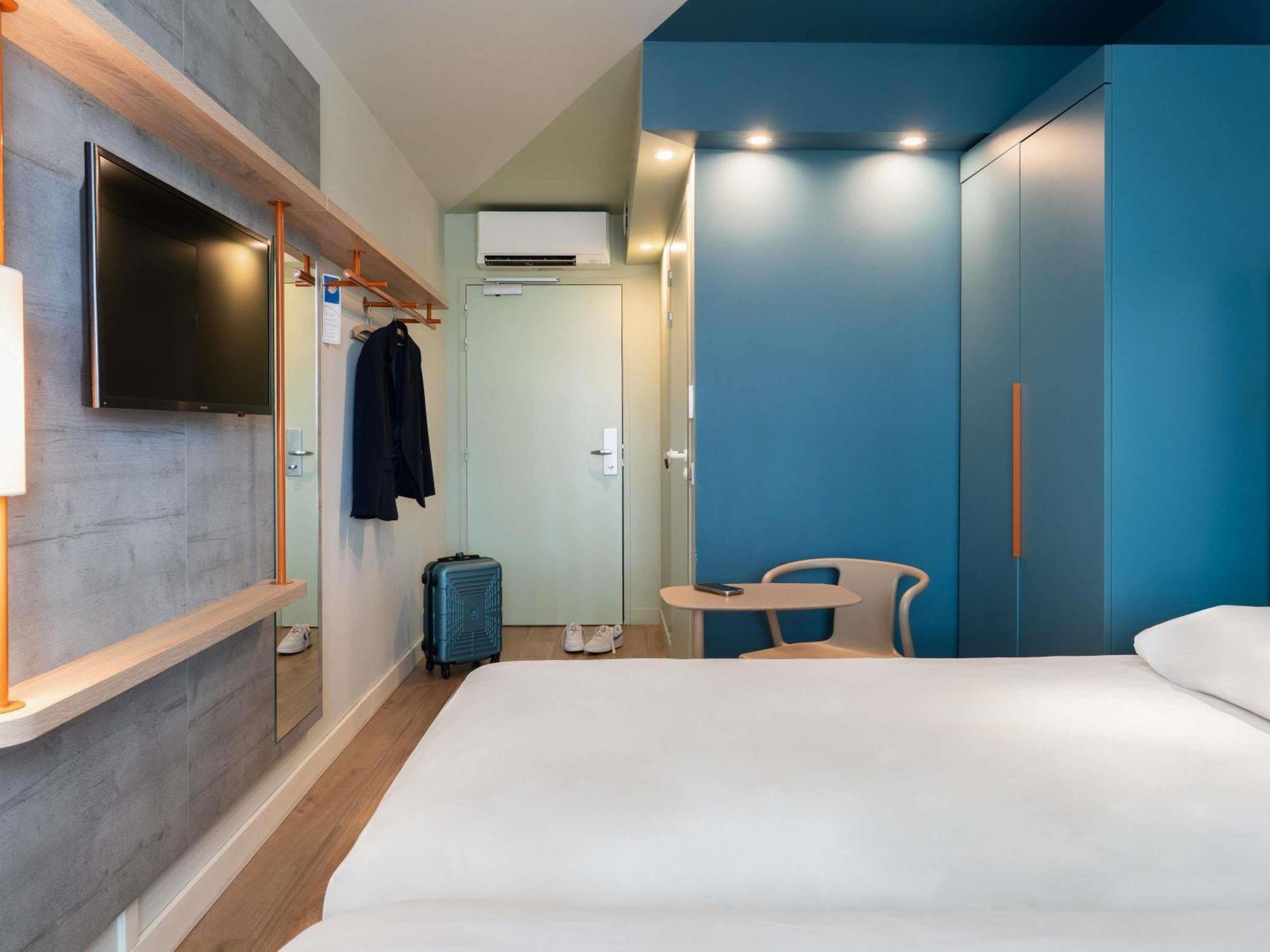 Standard Twin Room Retractable Bed