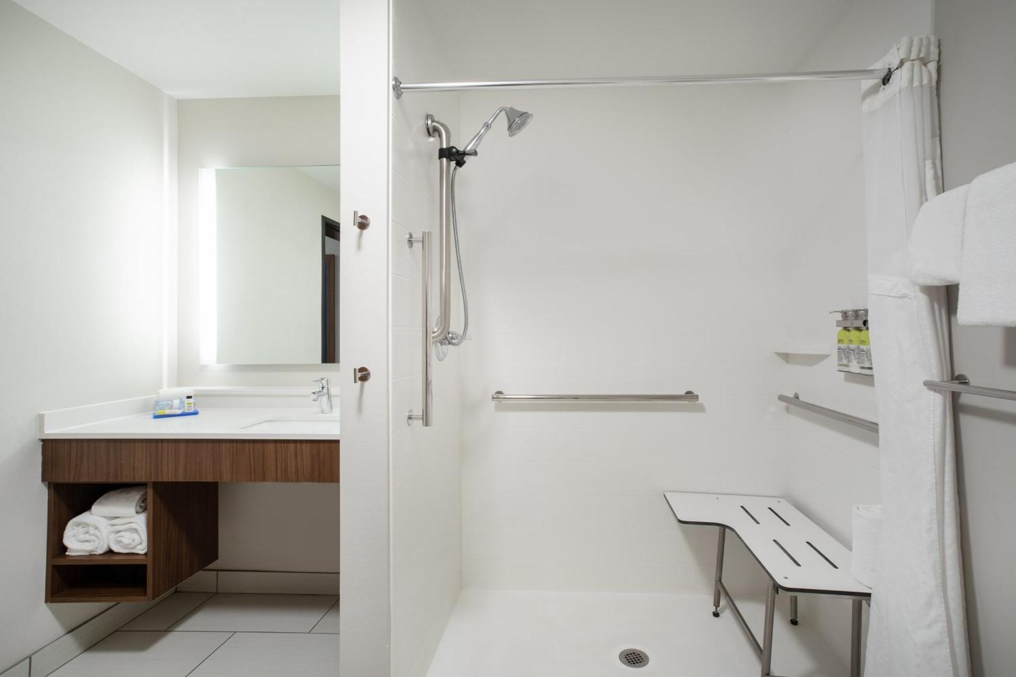 Twin Room Mobility Access