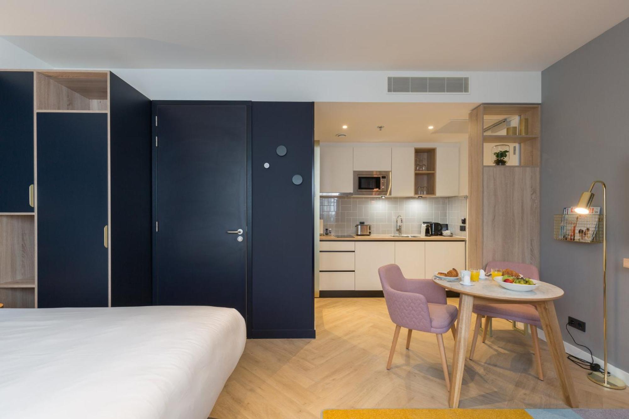 Studio Queen Suite