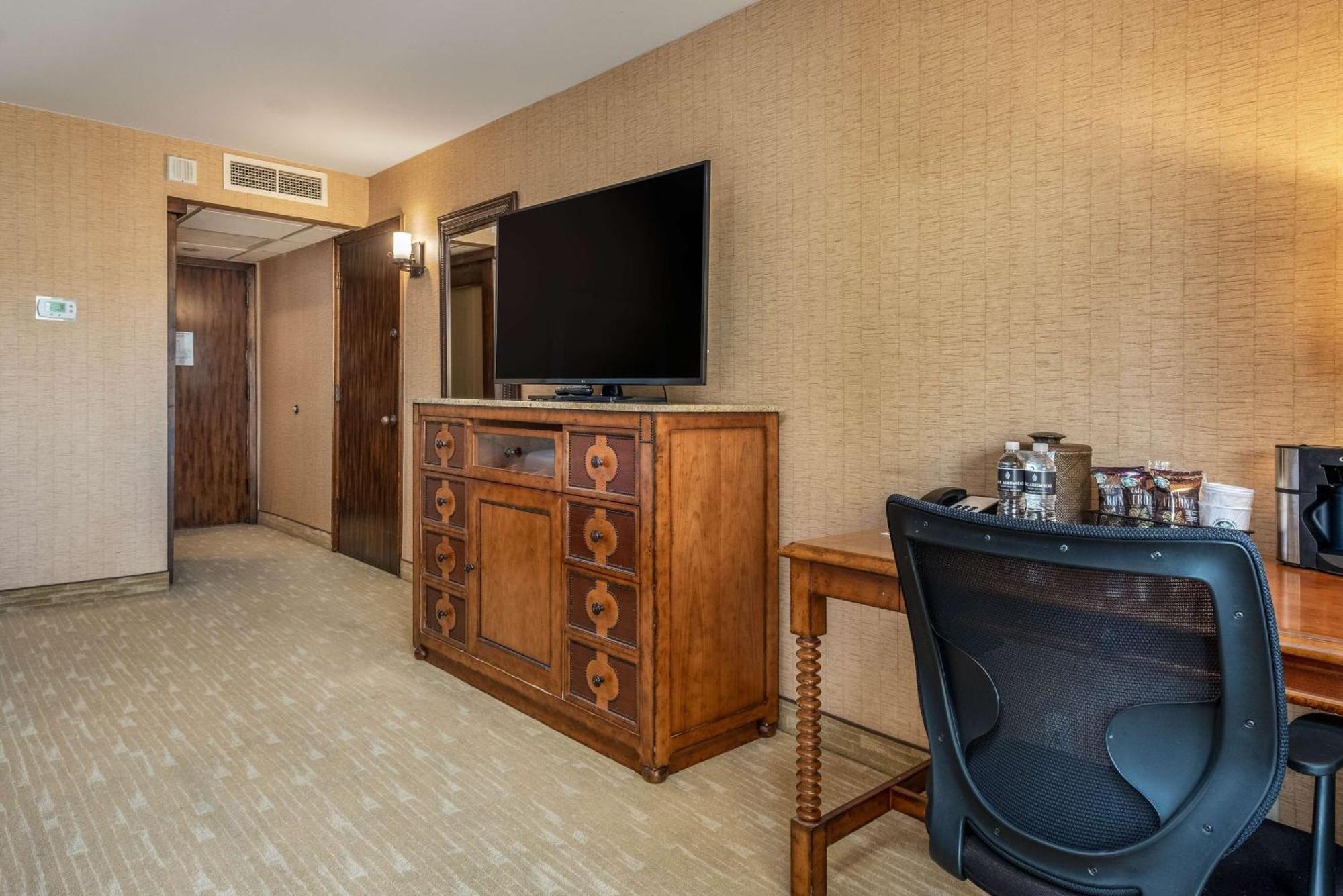 Standard Queen Room Two Queen Beds