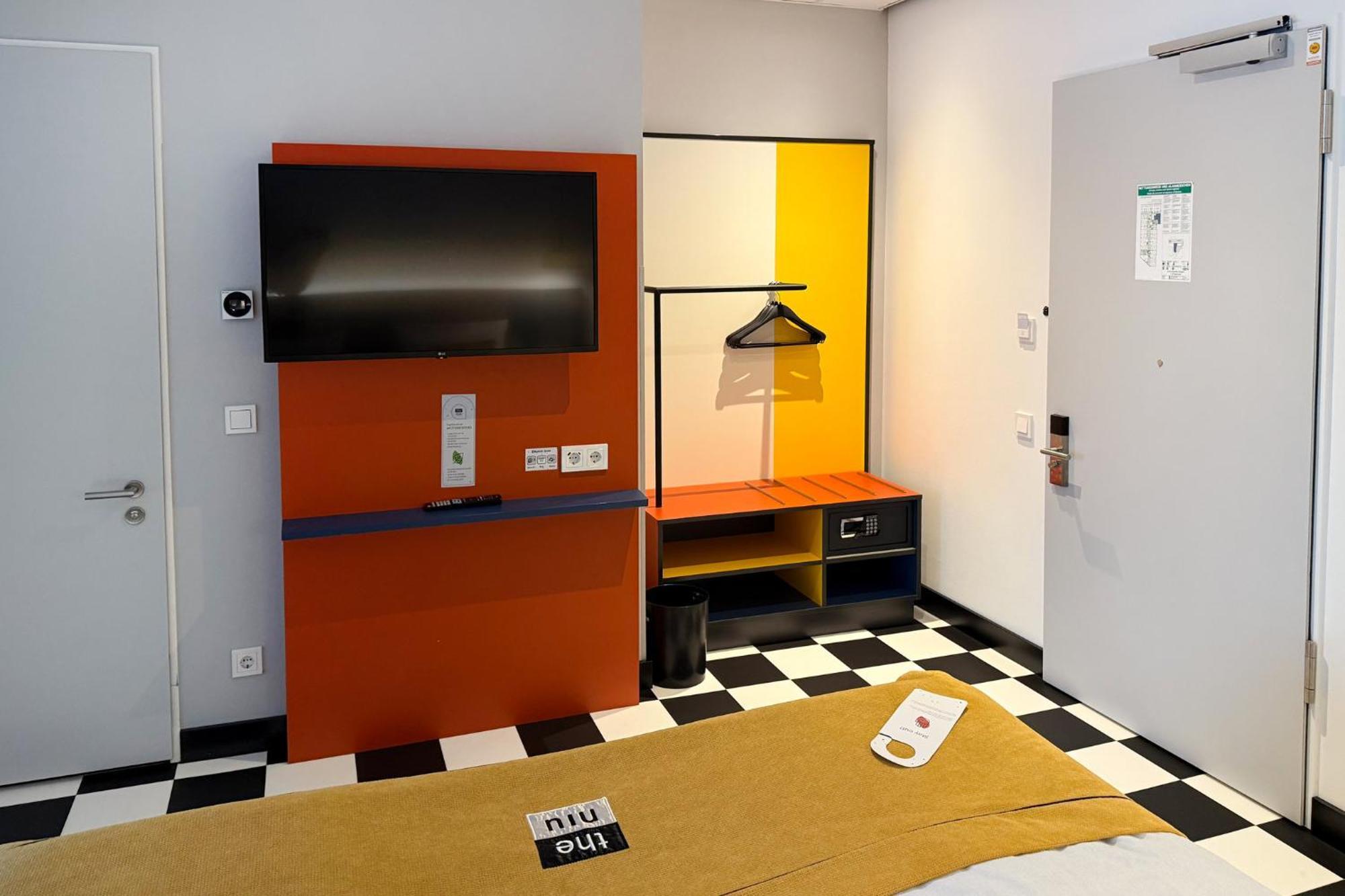 Standard Queen Room