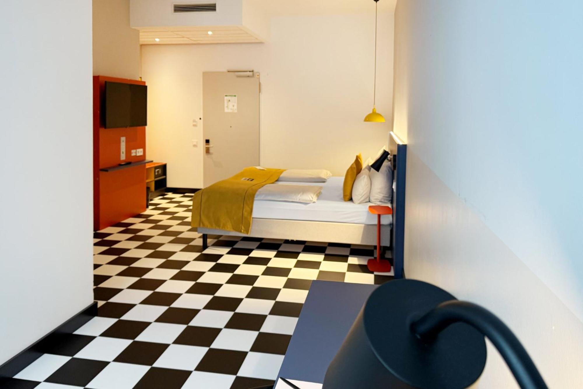 Standard Queen Room