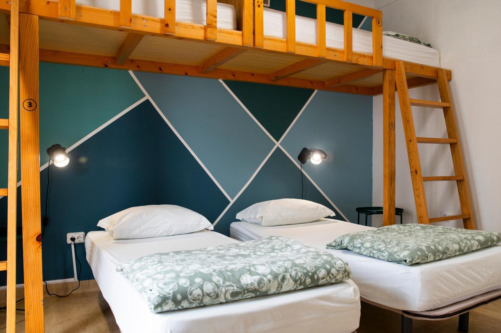 Bed 4-Bed Mixed Dormitory Room