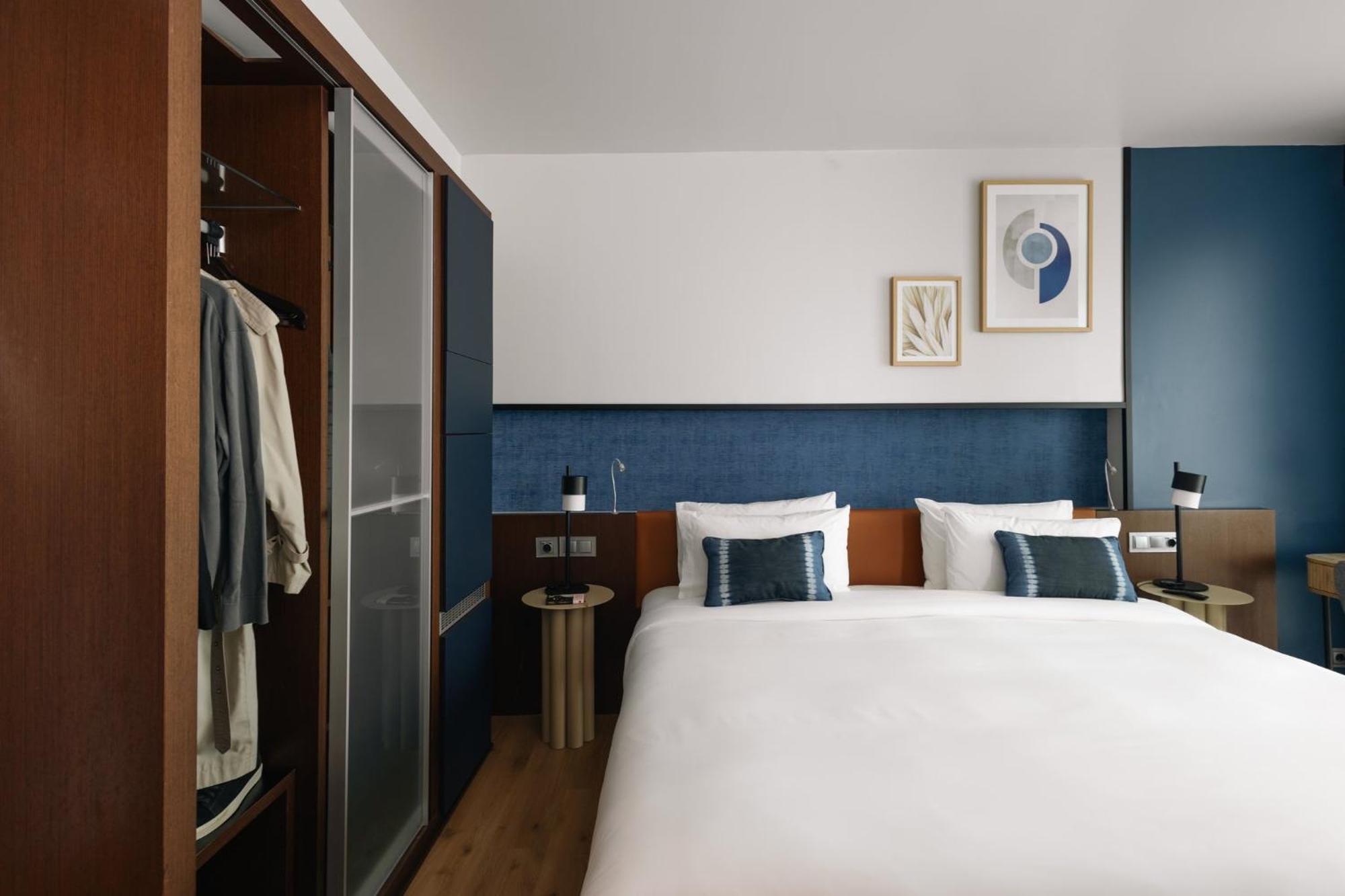 Standard Queen Room