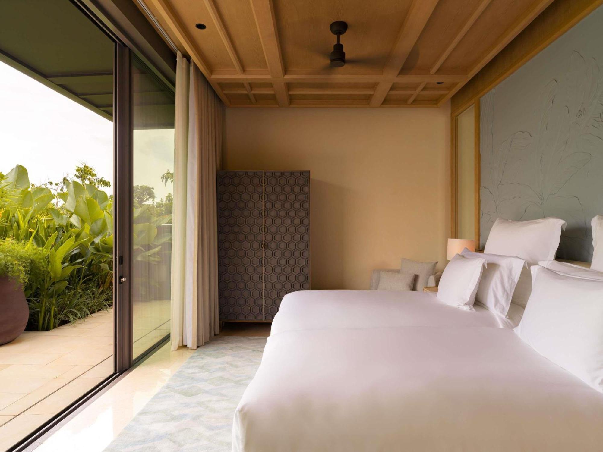 Signature Two-Bedroom Villa Pool 1 King Bed & 2 Single Beds