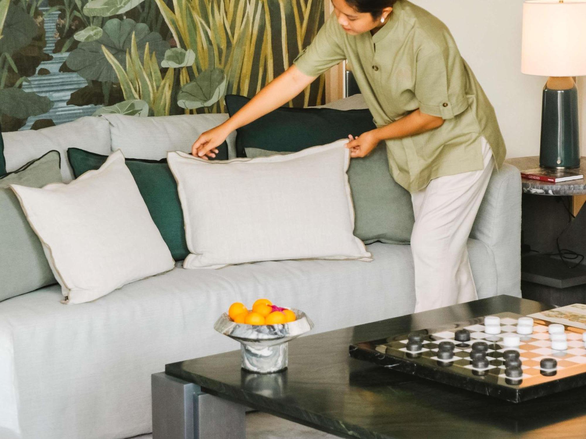 Signature Two-Bedroom Villa Pool 1 King Bed & 2 Single Beds