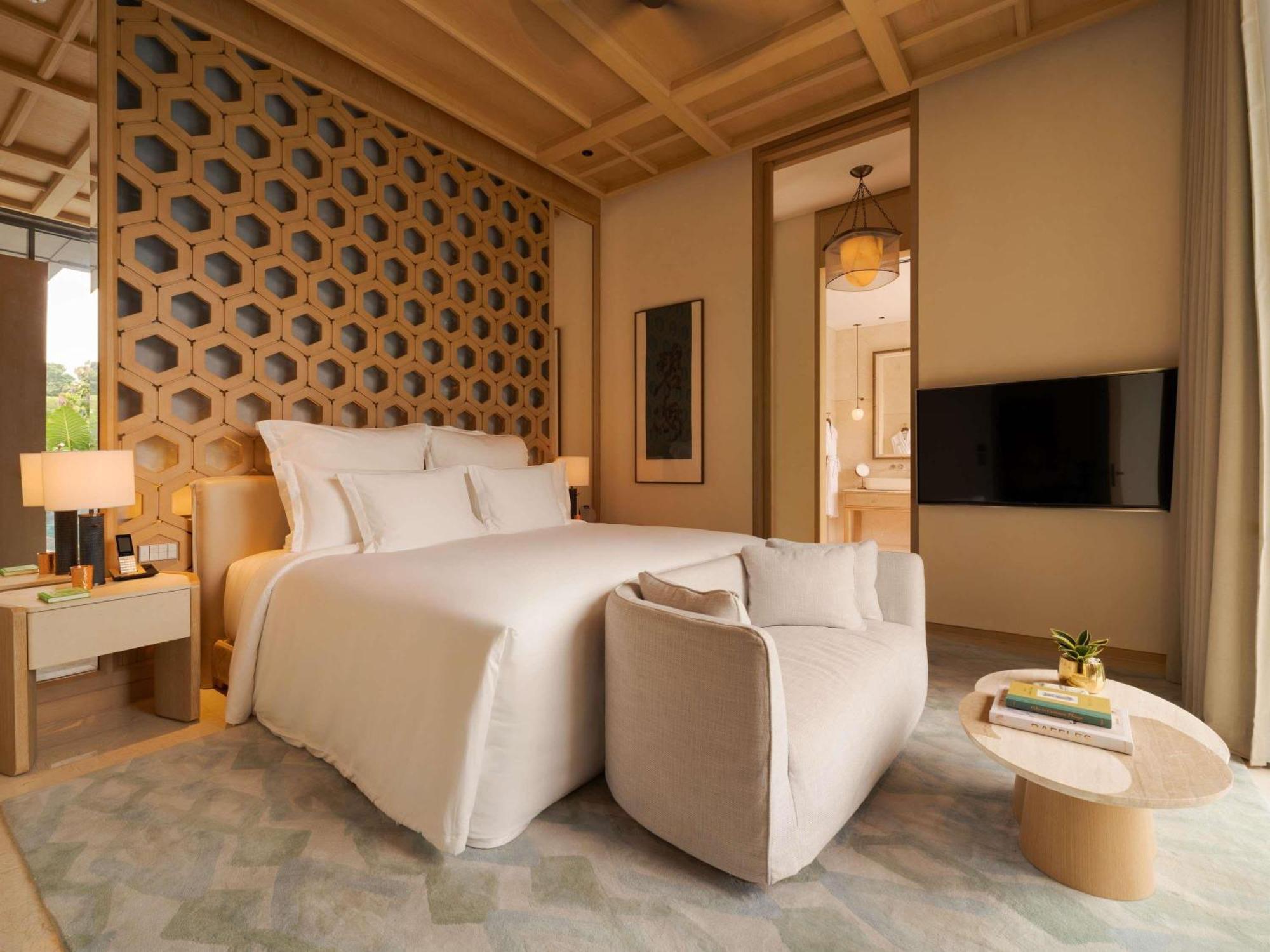 Signature Two-Bedroom Villa Pool 1 King Bed & 2 Single Beds