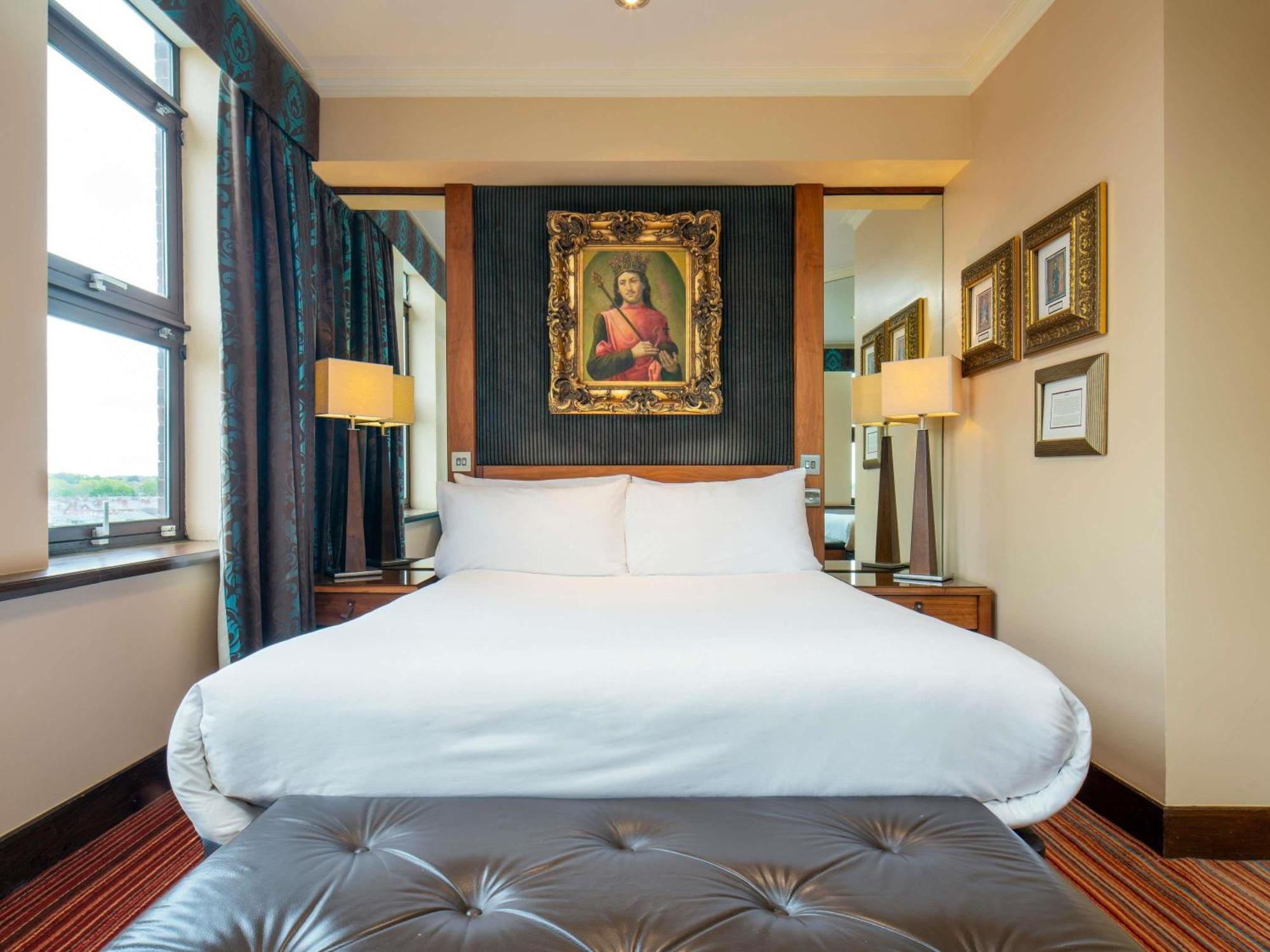 Classic Double Room Mobility Access Kings Wing