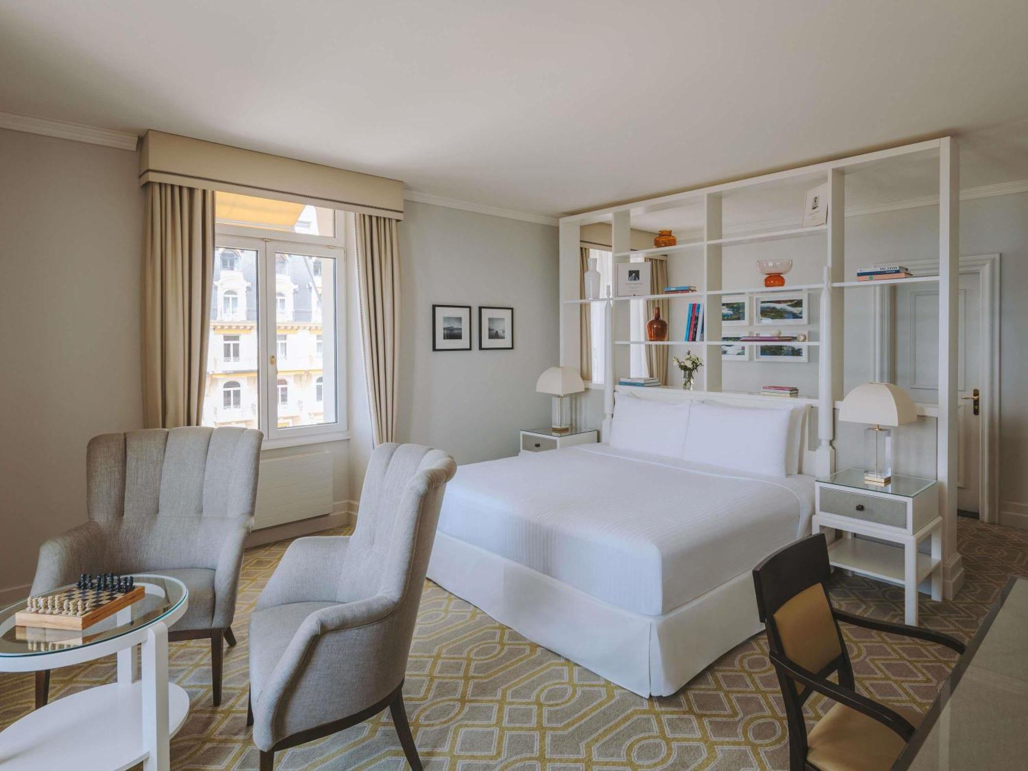 Superior King Room Lake View