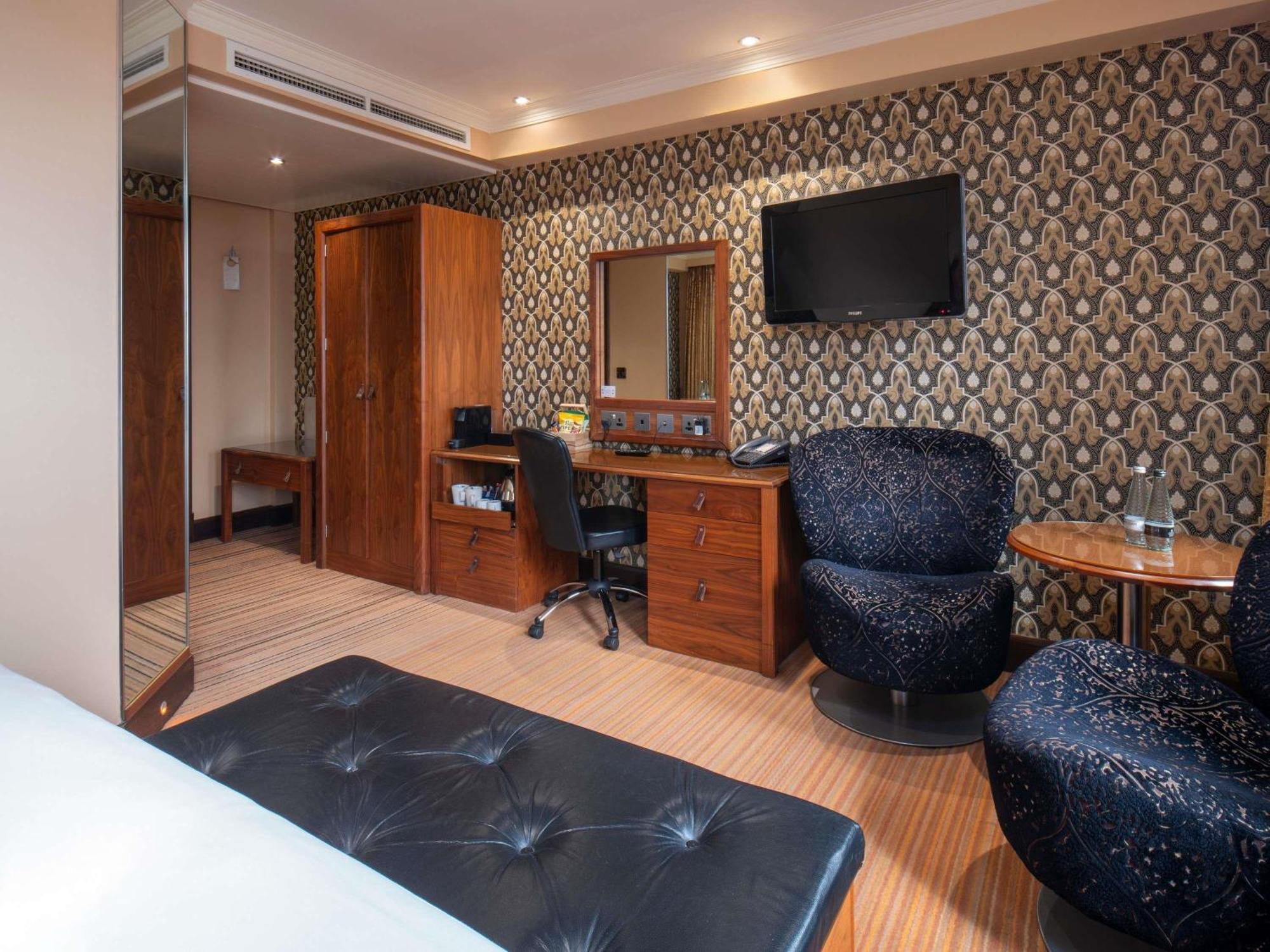 Classic Double Room Mobility Access Kings Wing