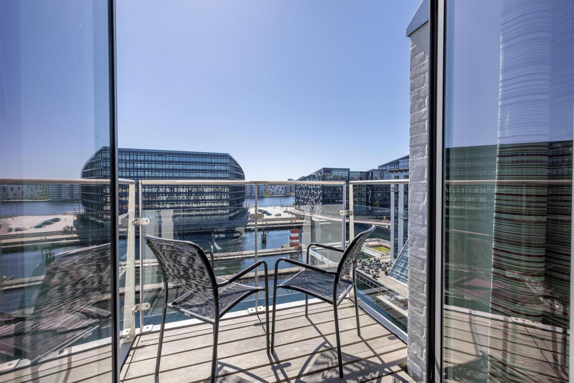 Executive w or Balcony Canal View & Lounge