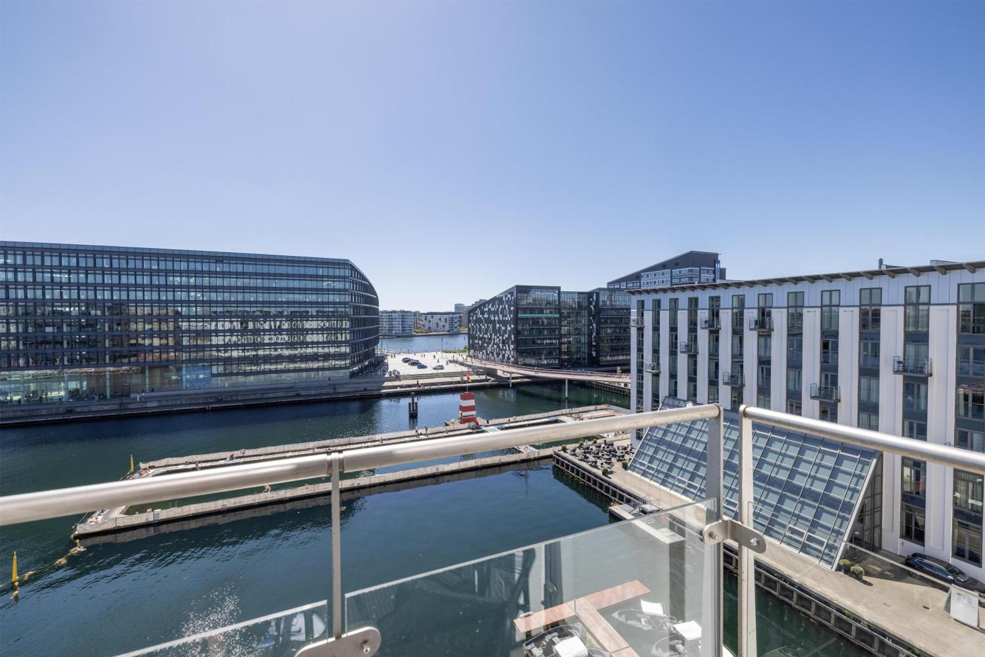 Executive w or Balcony Canal View & Lounge