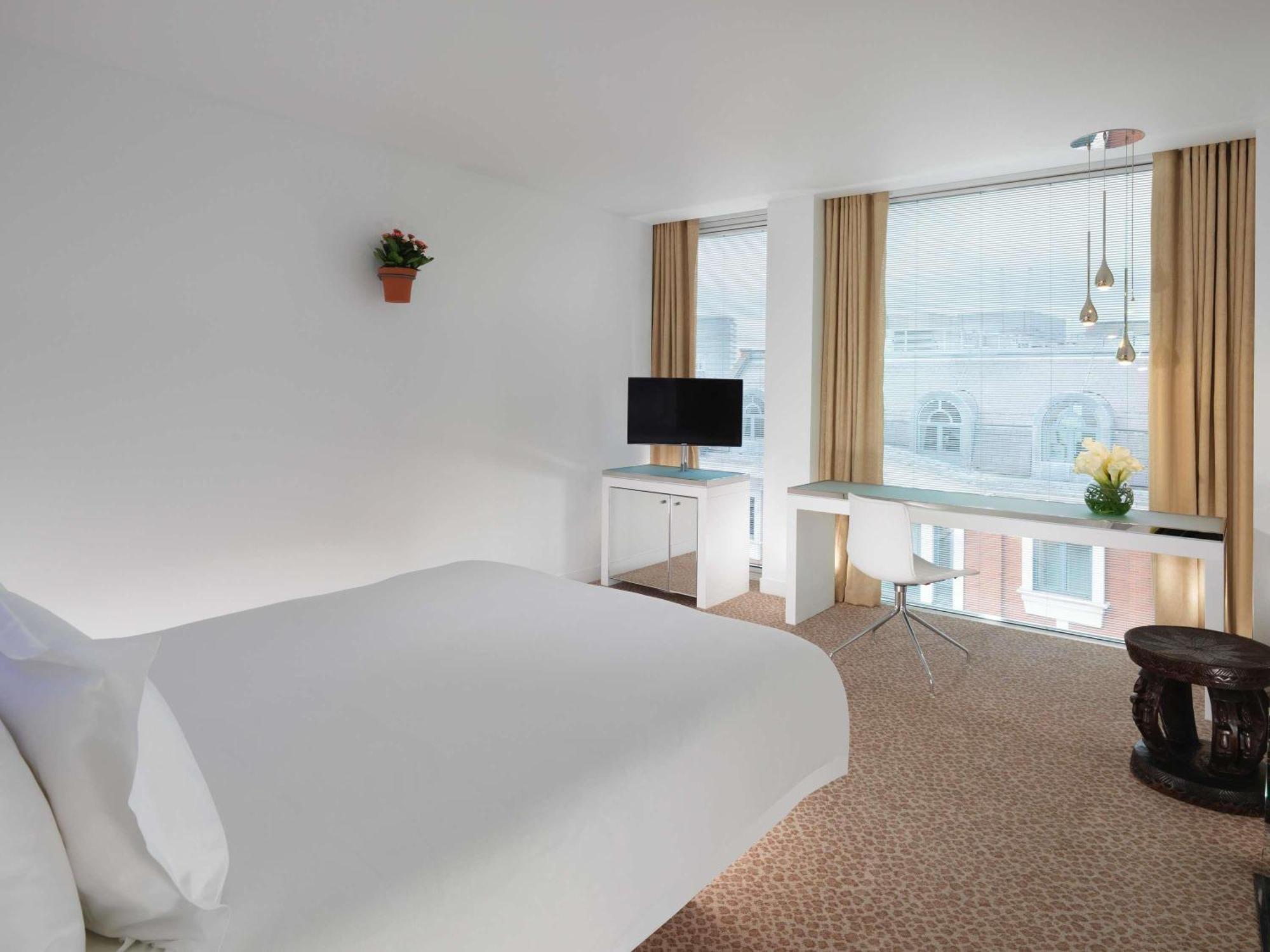 Standard Queen Room