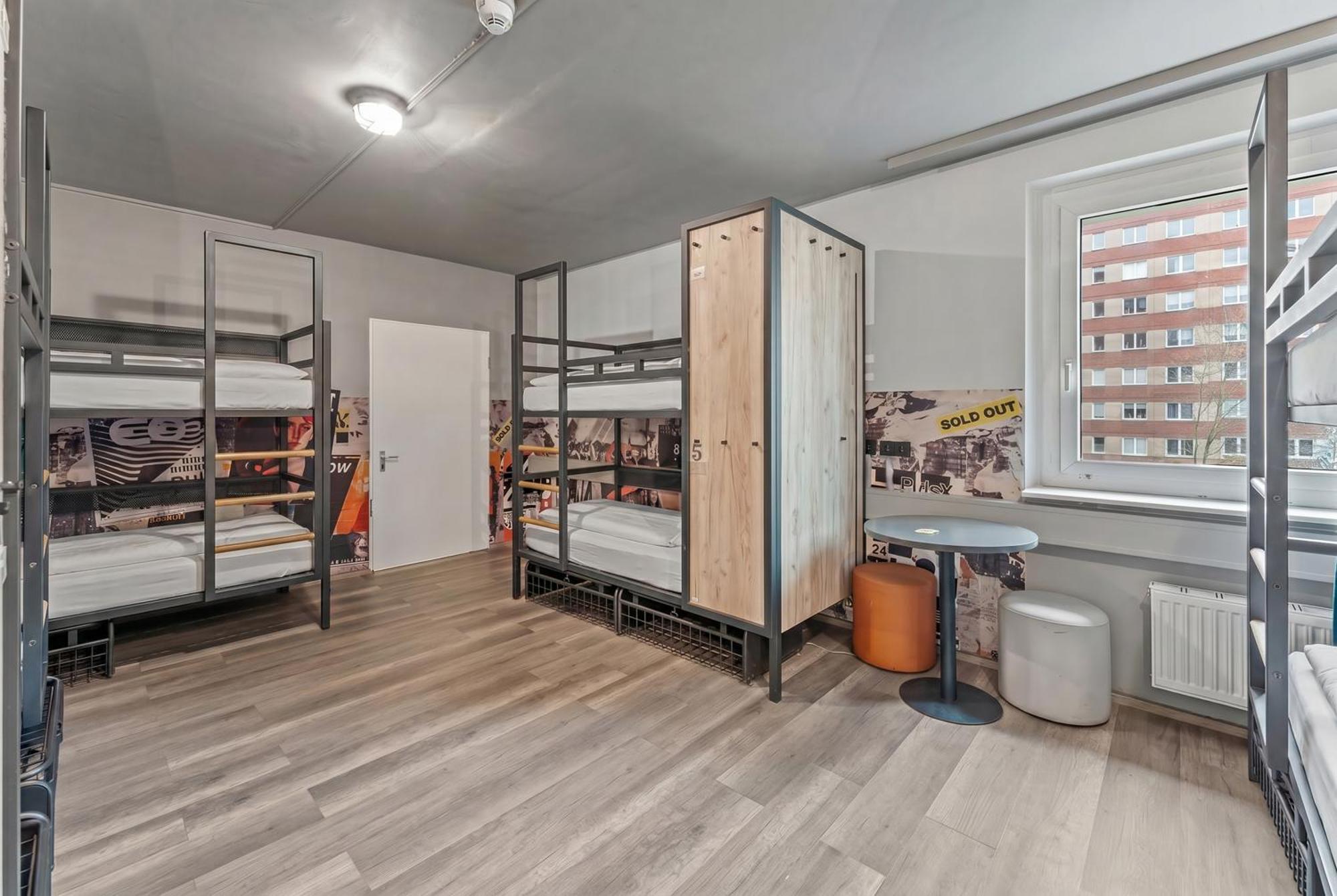 Bed 8-Bed Dormitory Room