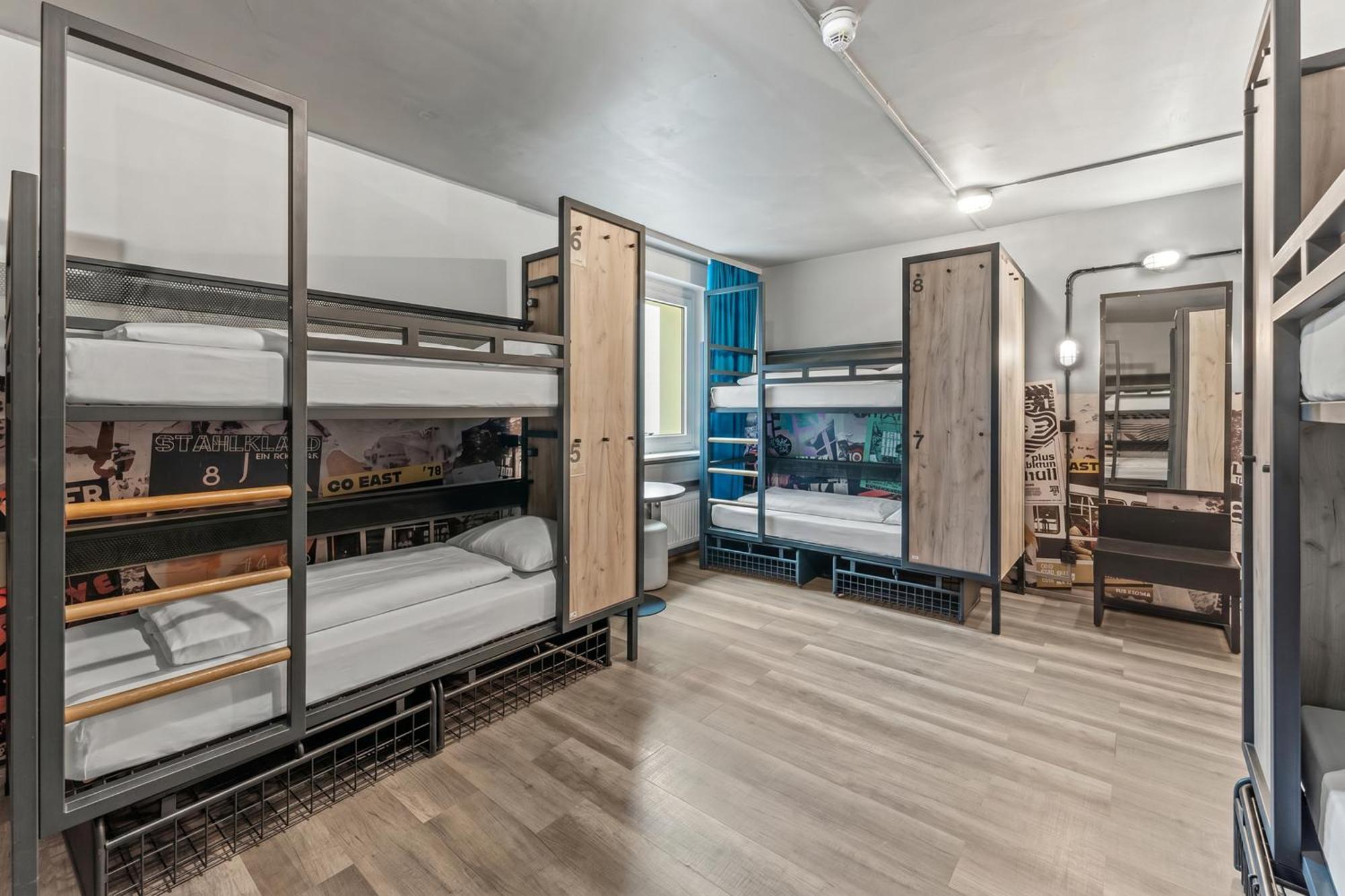 Bed 8-Bed Dormitory Room