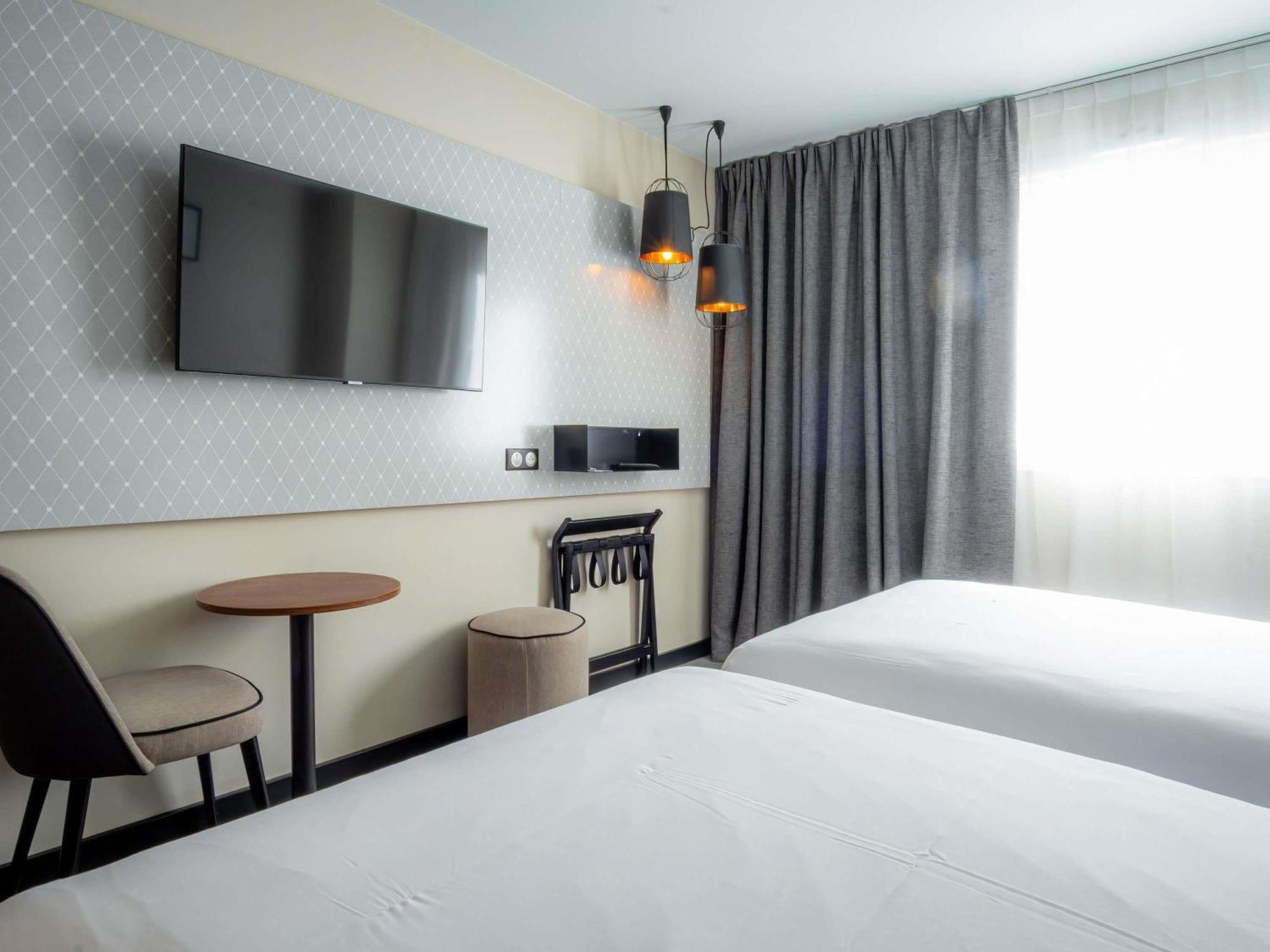 Chambre Lit double Queen-Size Privilège avec 1 Canapé-Lit pour 1 Personne