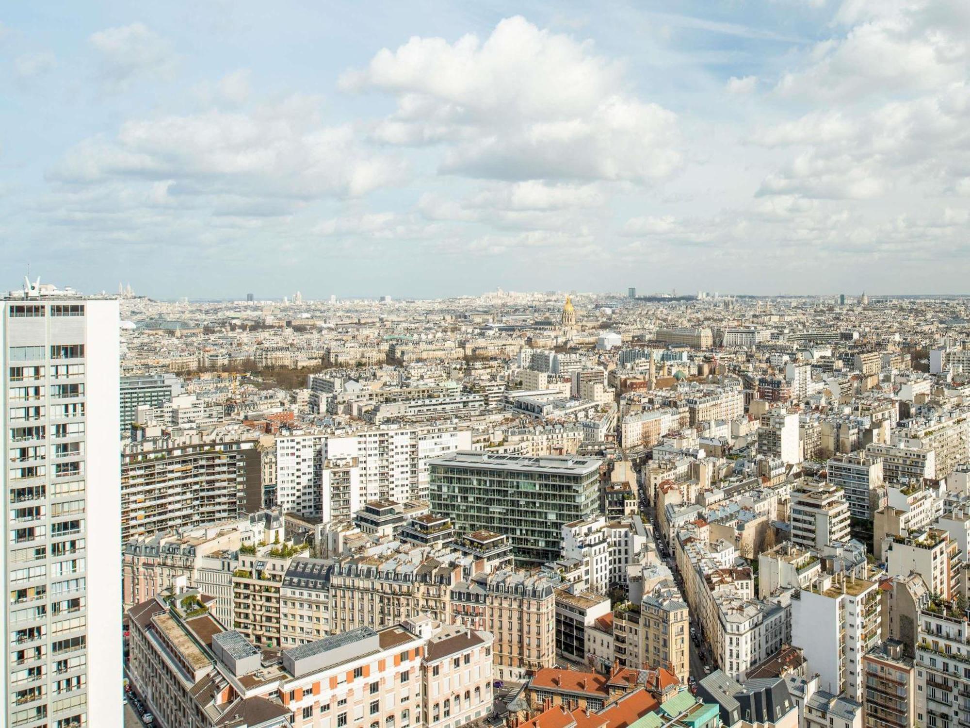 Studio Eiffel Tower View