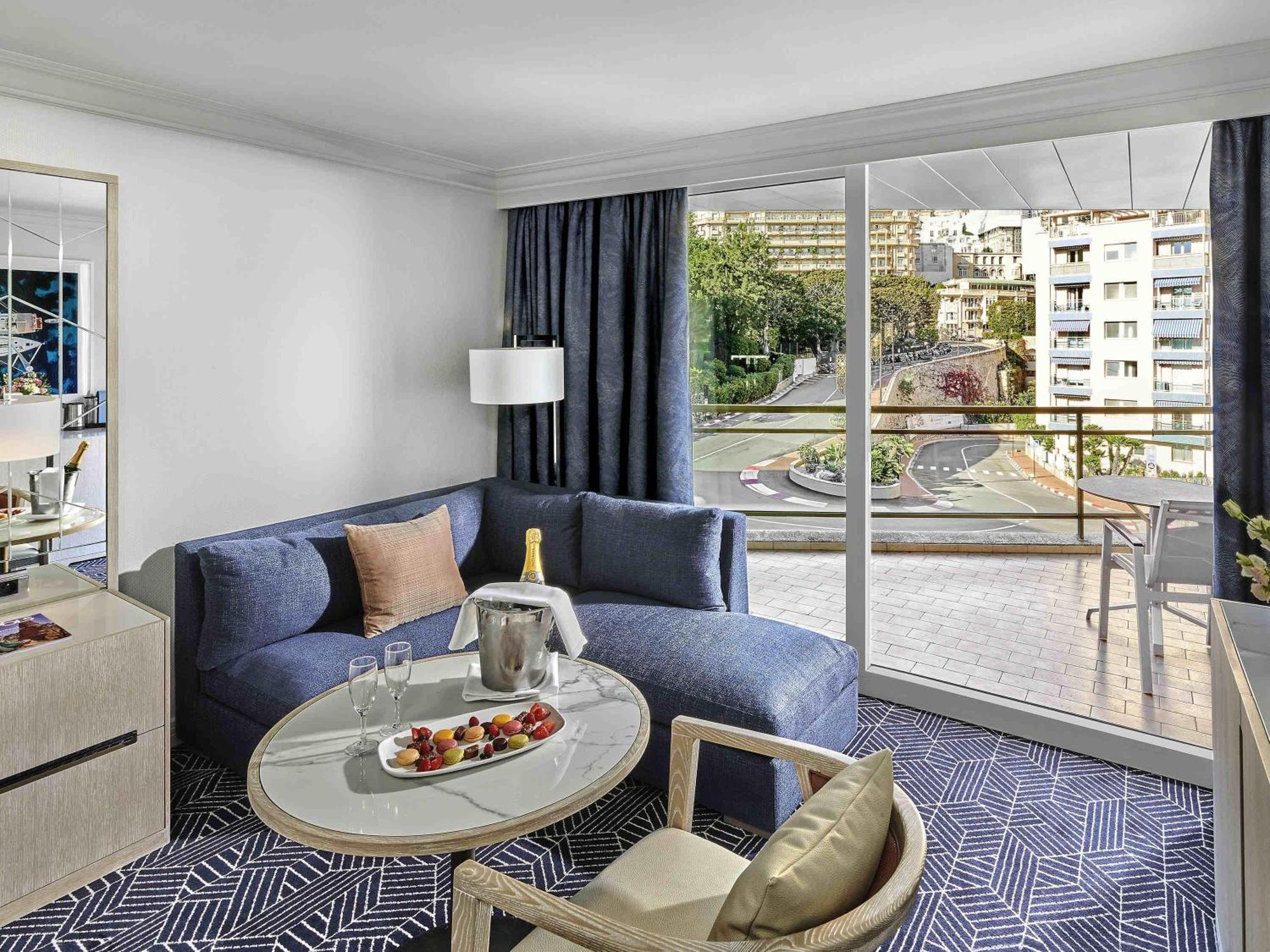 Hairpin Room City View 1 King Bed