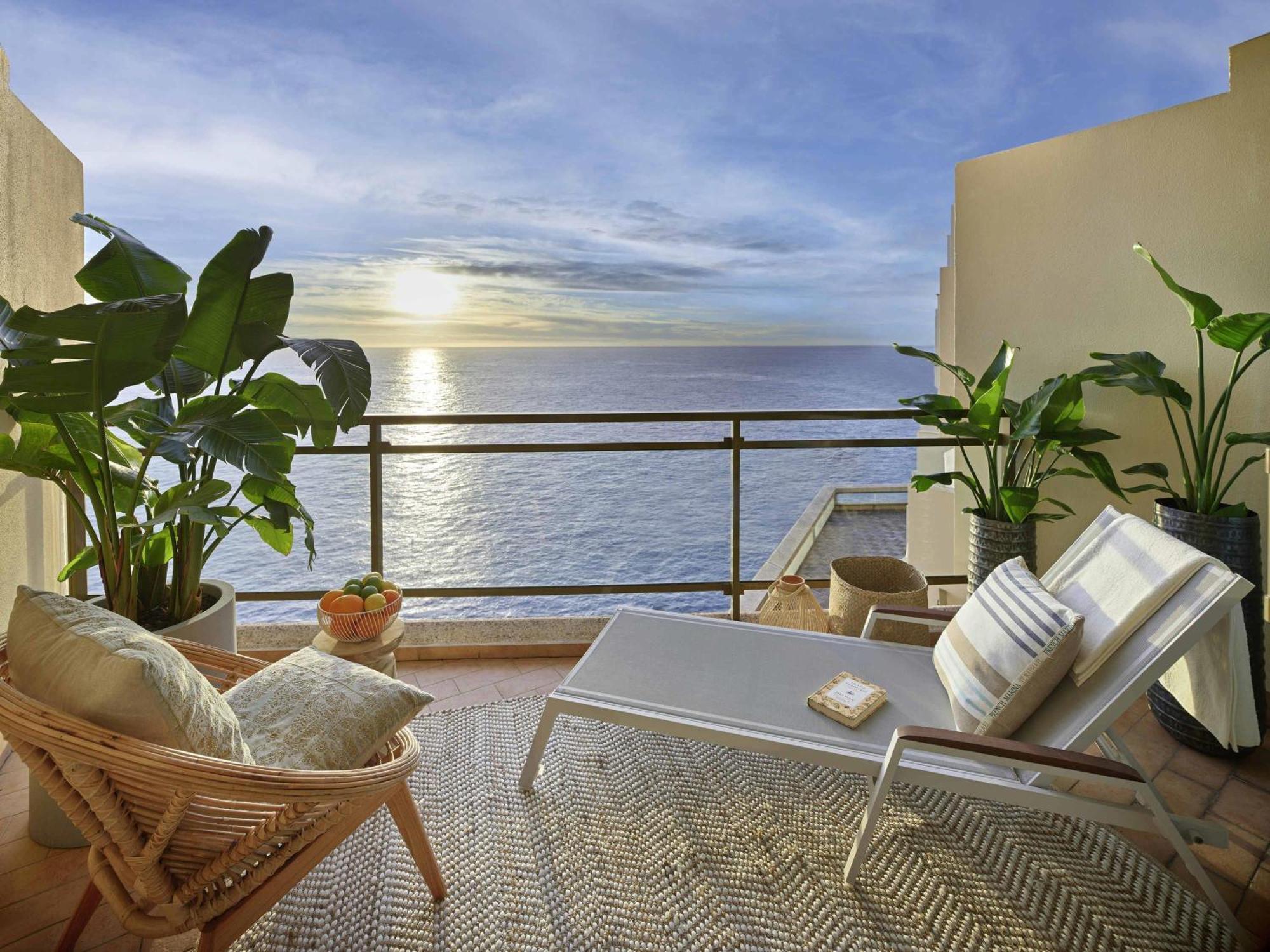 Deluxe King Room Sea View