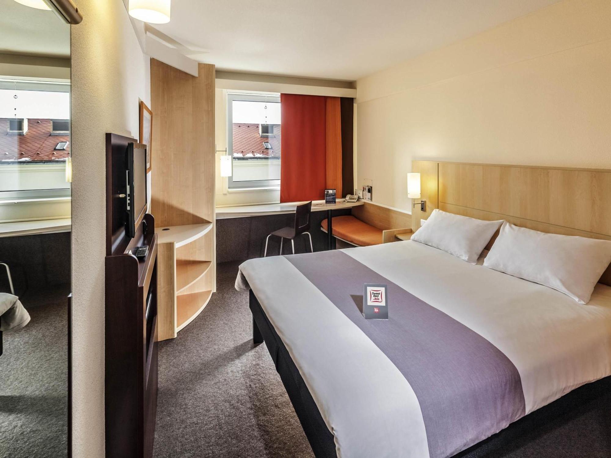 Room 1 double bed