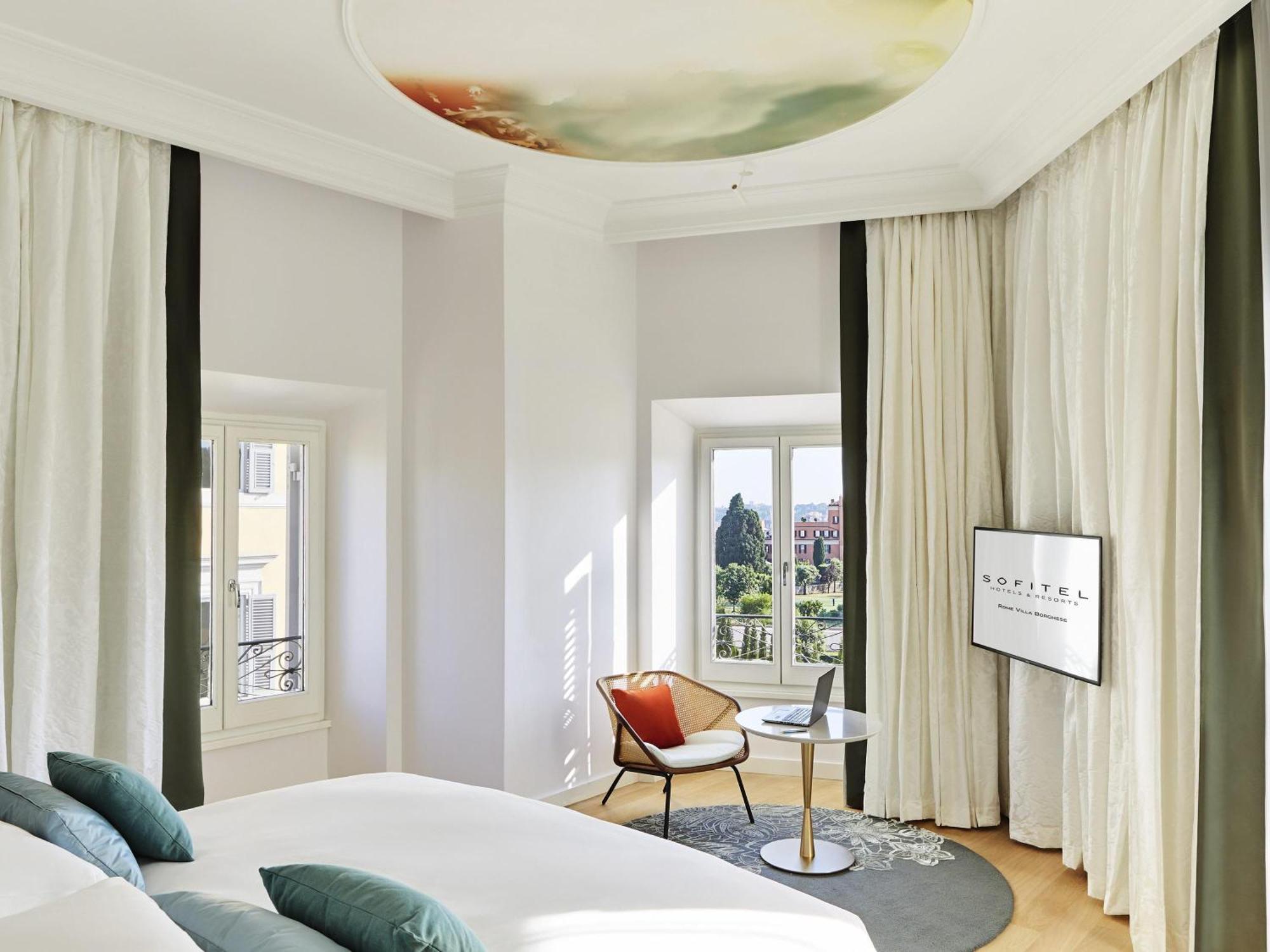 Deluxe King Suite