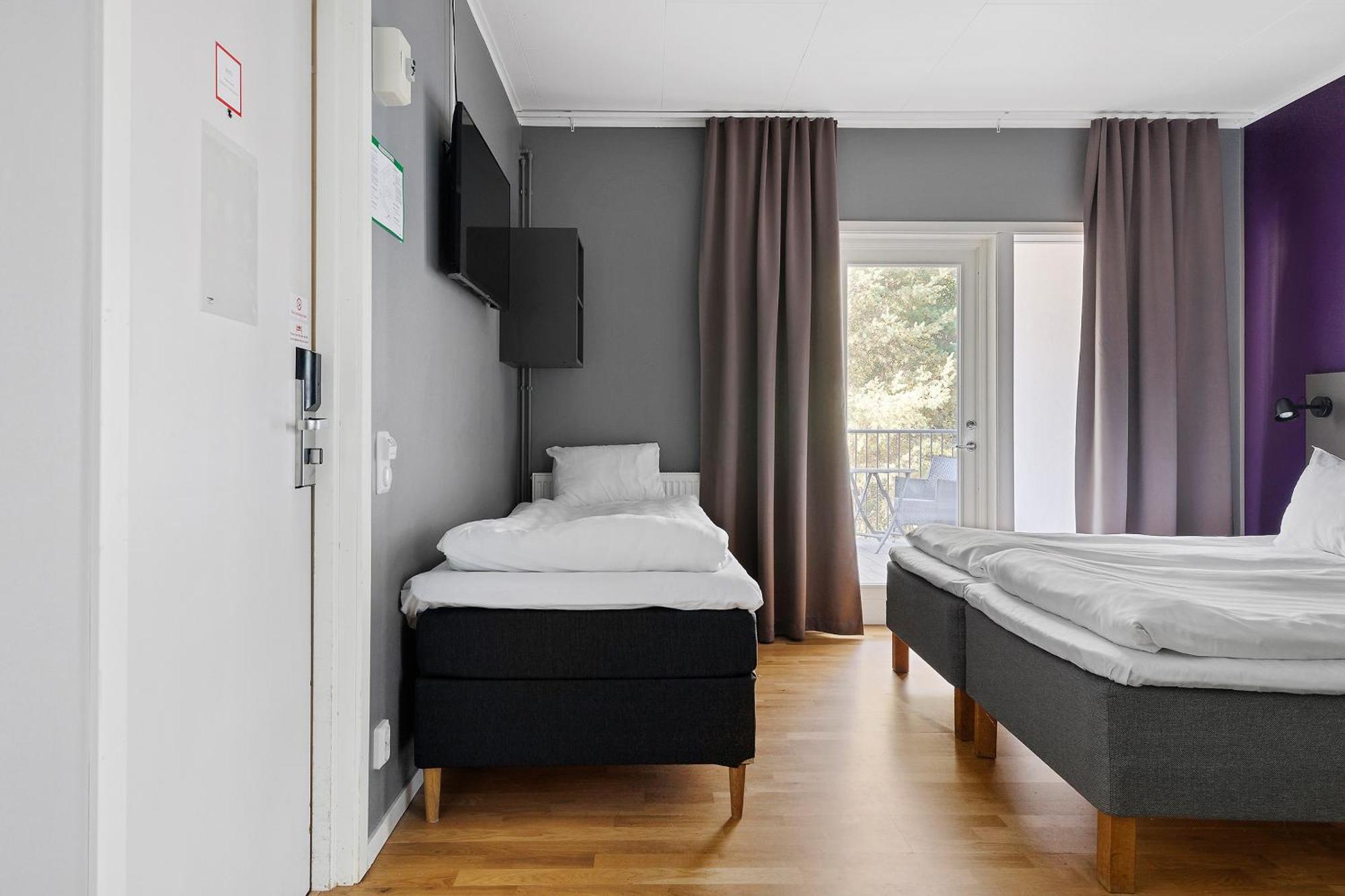 Family Room Three Single Beds Non-Smoking