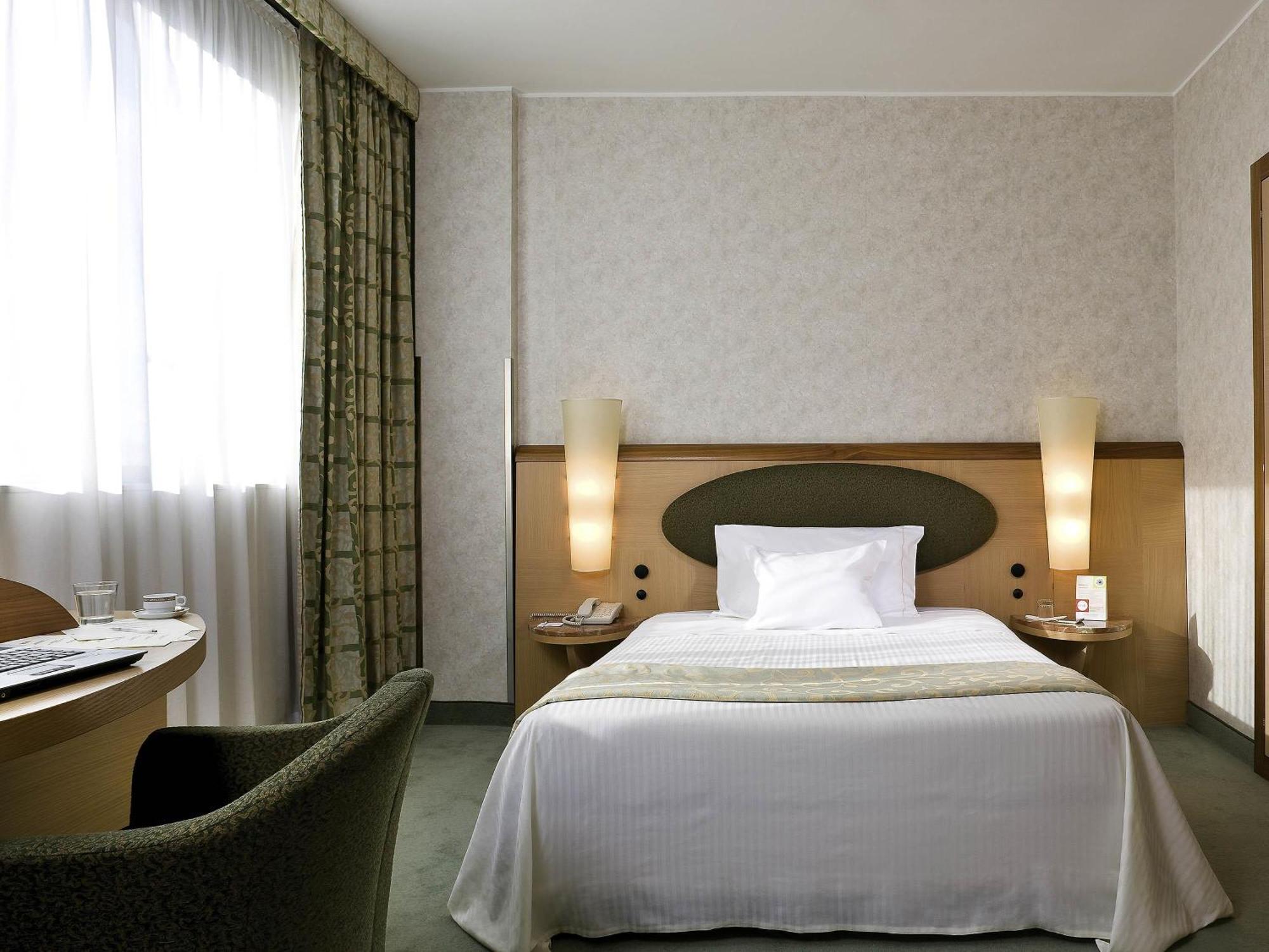 Queen Room Disability Access